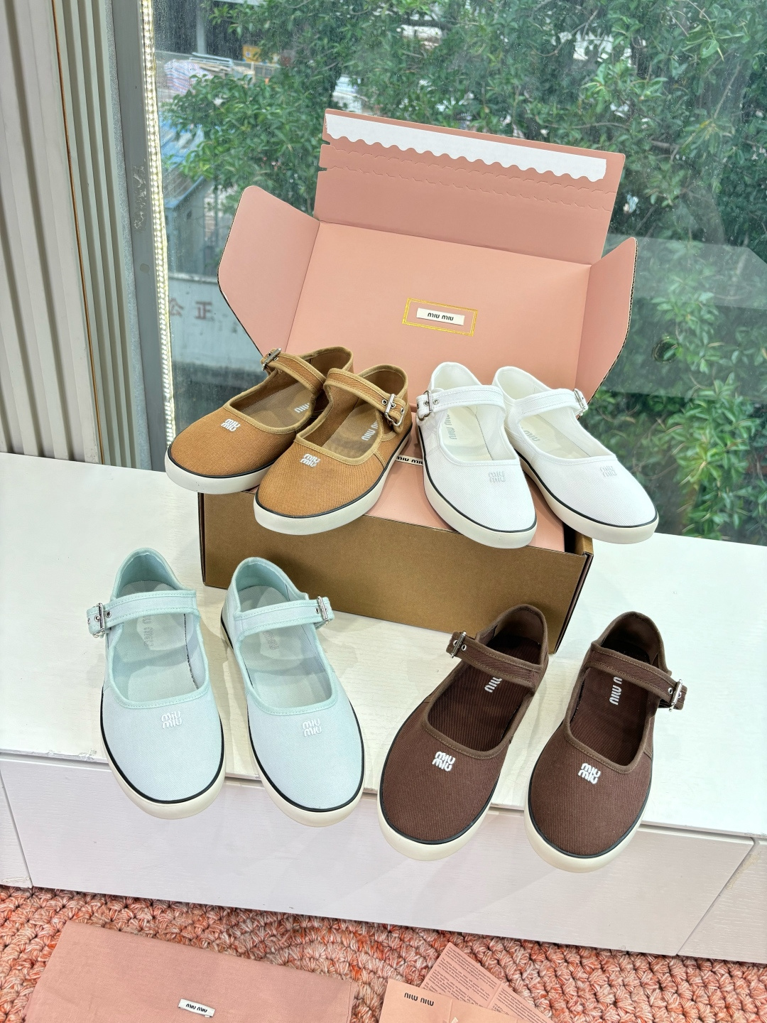 🌾G086miumiu缪缪 26ss 早春新款水钻刺绣帆布鞋把春日碎花踩在脚下，这双水钻刺绣帆布鞋太懂少