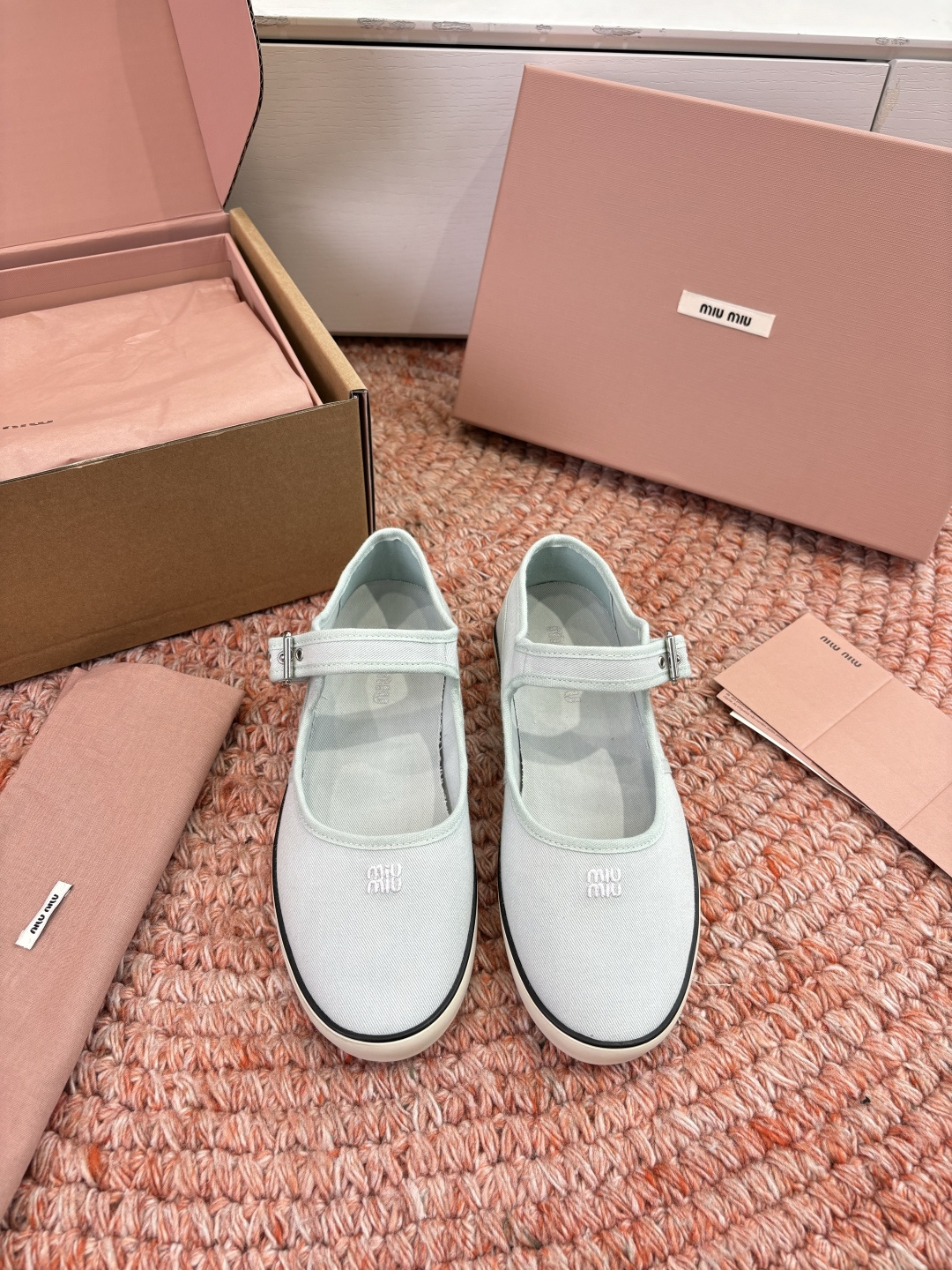 🌾G086miumiu缪缪 26ss 早春新款水钻刺绣帆布鞋把春日碎花踩在脚下，这双水钻刺绣帆布鞋太懂少