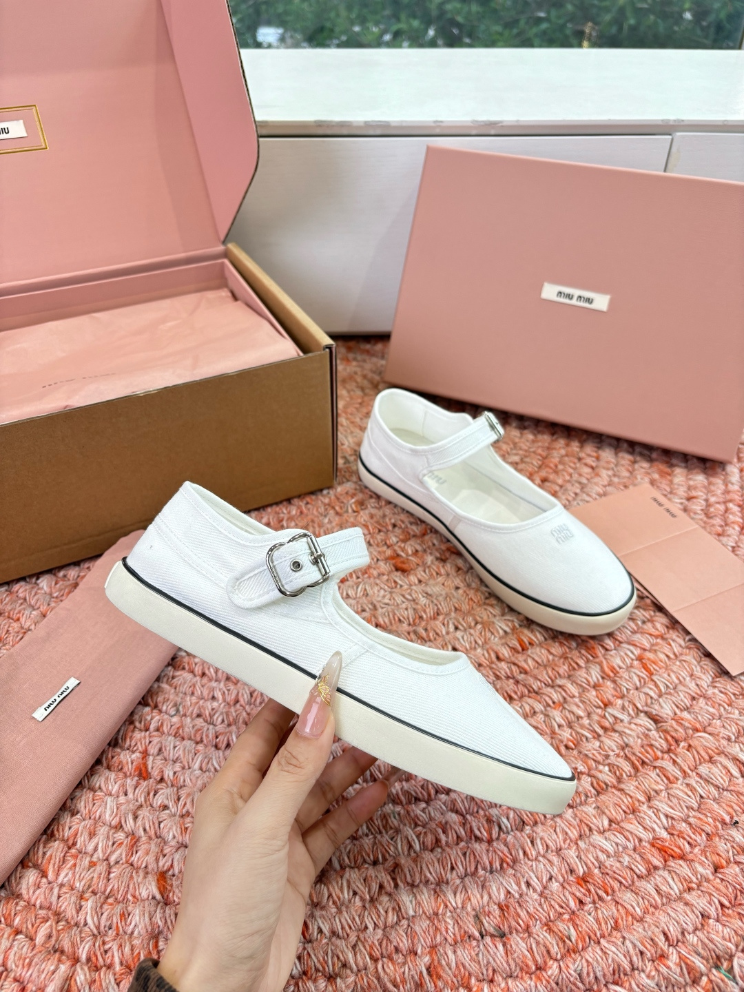 🌾G086miumiu缪缪 26ss 早春新款水钻刺绣帆布鞋把春日碎花踩在脚下，这双水钻刺绣帆布鞋太懂少