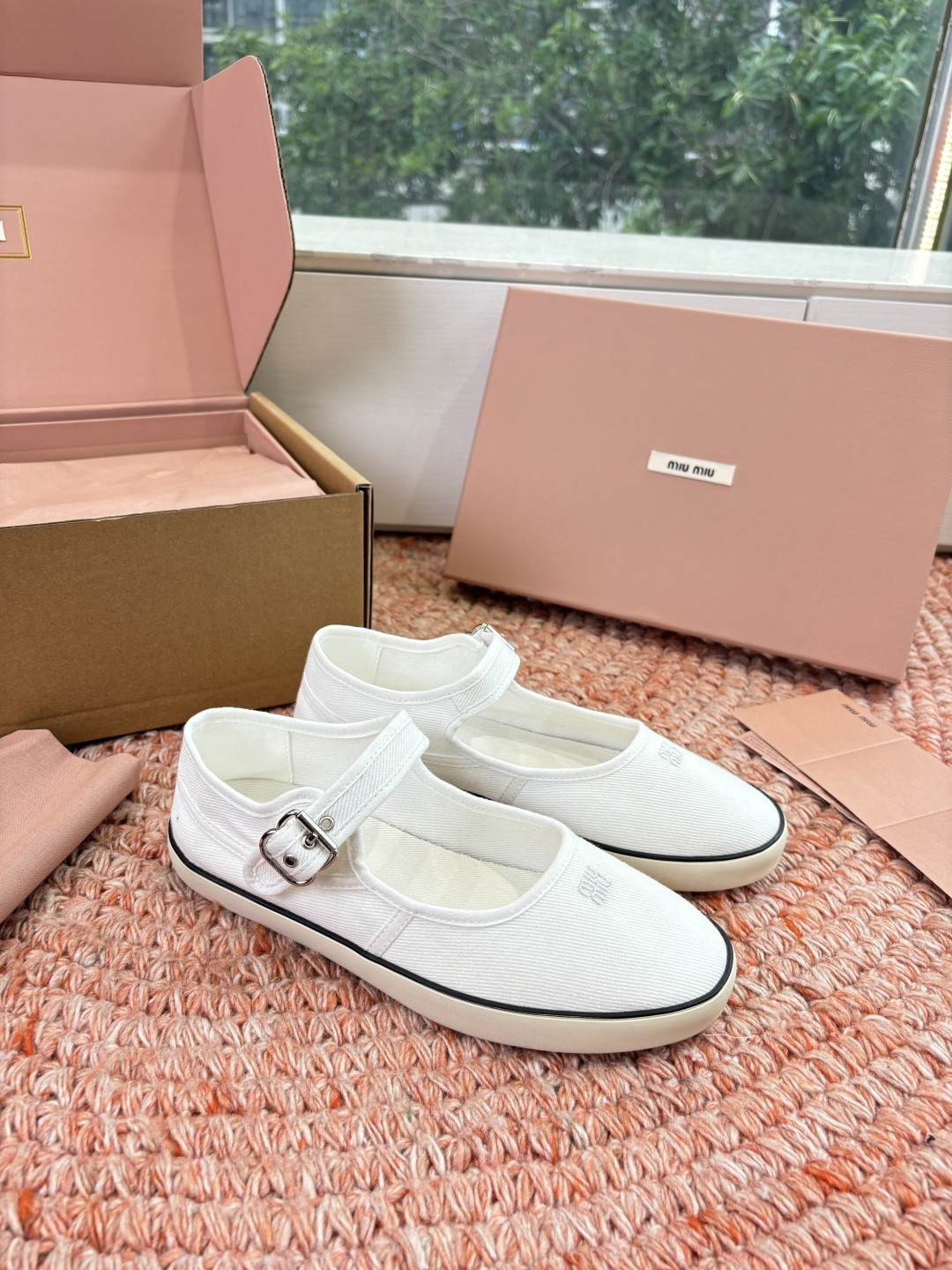 🌾G086miumiu缪缪 26ss 早春新款水钻刺绣帆布鞋把春日碎花踩在脚下，这双水钻刺绣帆布鞋太懂少