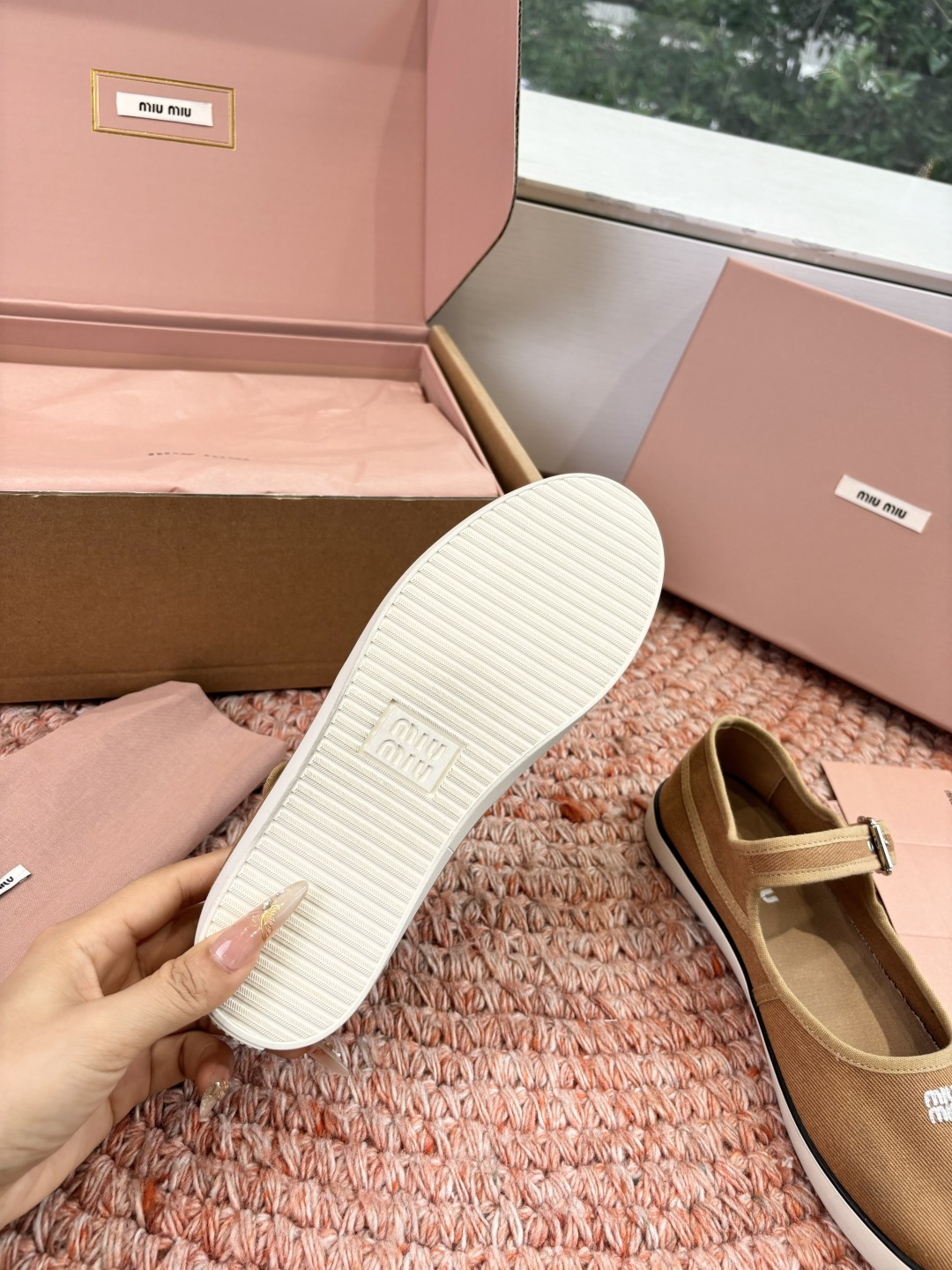 🌾G086miumiu缪缪 26ss 早春新款水钻刺绣帆布鞋把春日碎花踩在脚下，这双水钻刺绣帆布鞋太懂少