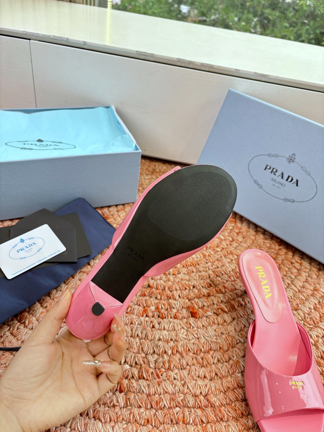 🌾G238所见即所得prada普拉达2026最新款沙滩凉鞋拖鞋让整双鞋轻便舒适 鲜艳色彩 满足不同风格时