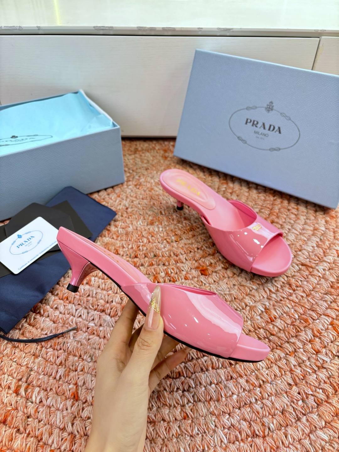 🌾G238所见即所得prada普拉达2026最新款沙滩凉鞋拖鞋让整双鞋轻便舒适 鲜艳色彩 满足不同风格时