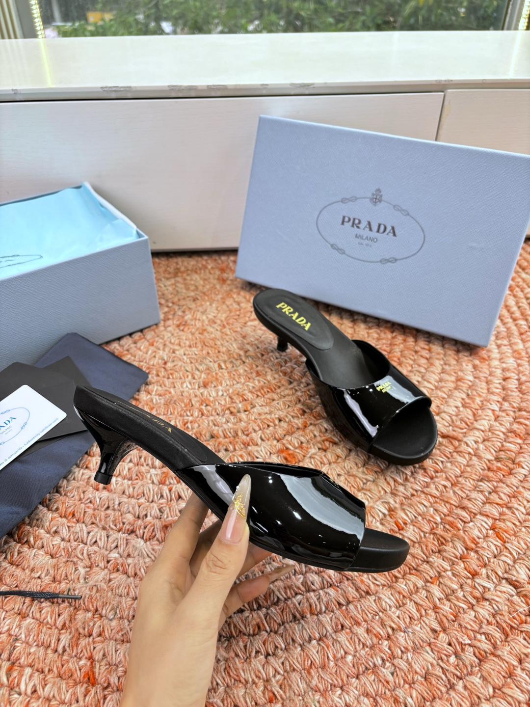 🌾G238所见即所得prada普拉达2026最新款沙滩凉鞋拖鞋让整双鞋轻便舒适 鲜艳色彩 满足不同风格时