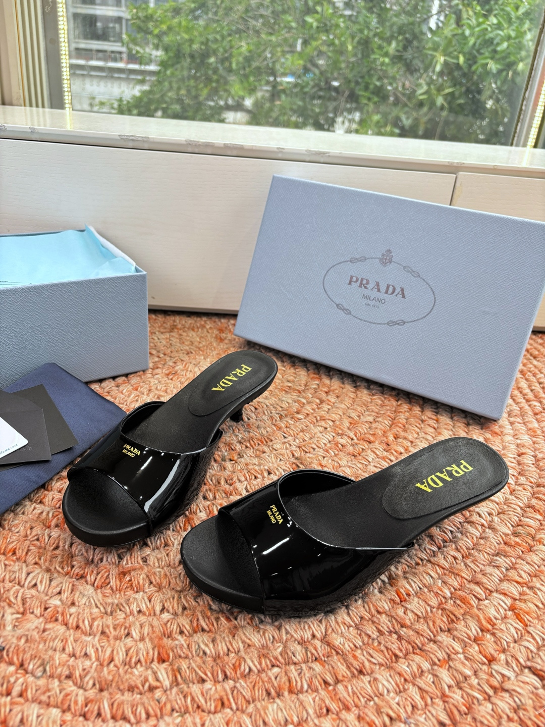 🌾G238所见即所得prada普拉达2026最新款沙滩凉鞋拖鞋让整双鞋轻便舒适 鲜艳色彩 满足不同风格时