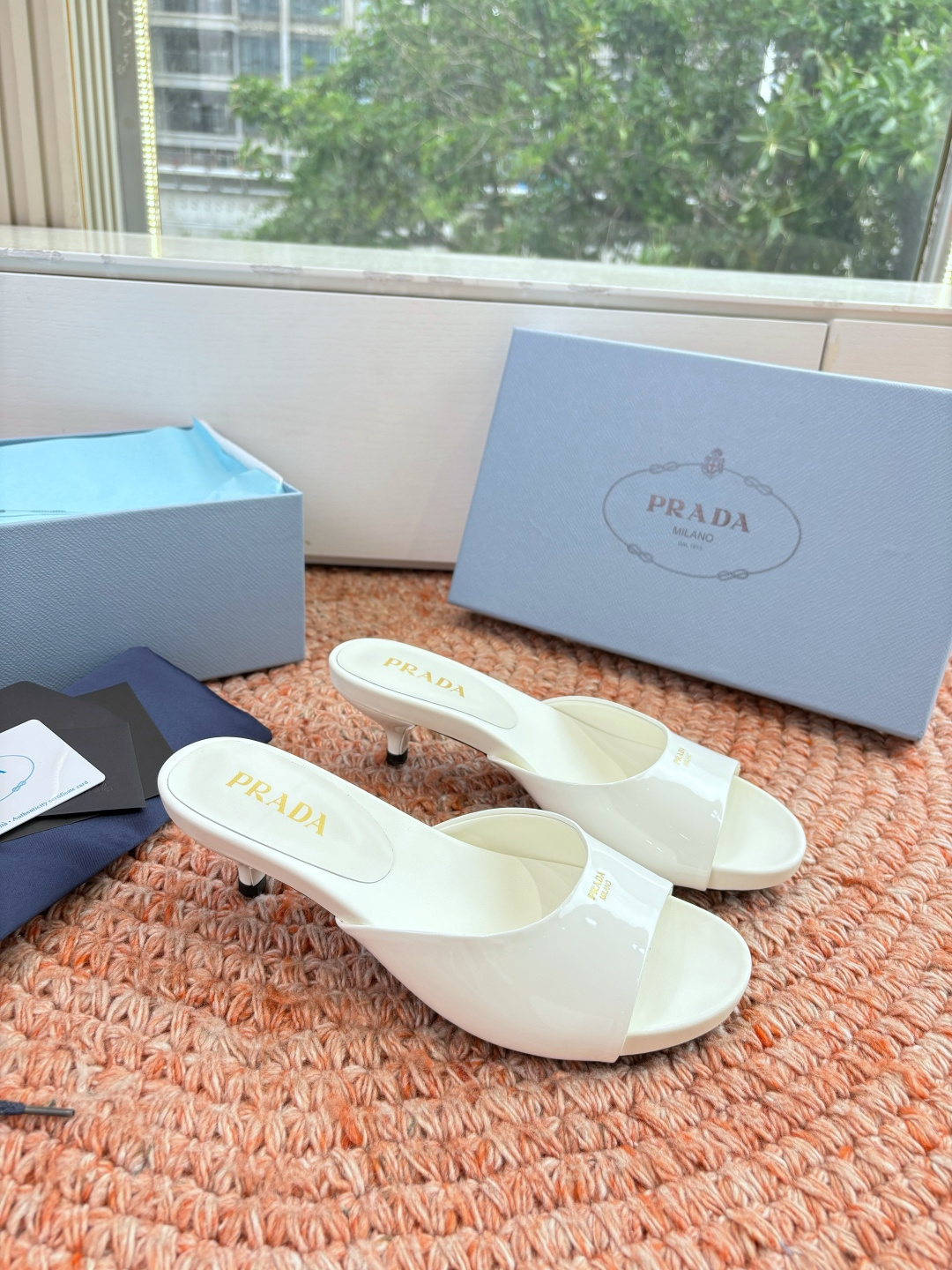 🌾G238所见即所得prada普拉达2026最新款沙滩凉鞋拖鞋让整双鞋轻便舒适 鲜艳色彩 满足不同风格时