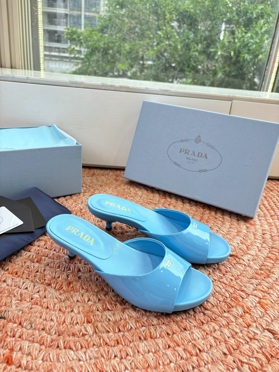 🌾G238所见即所得prada普拉达2026最新款沙滩凉鞋拖鞋让整双鞋轻便舒适 鲜艳色彩 满足不同风格时