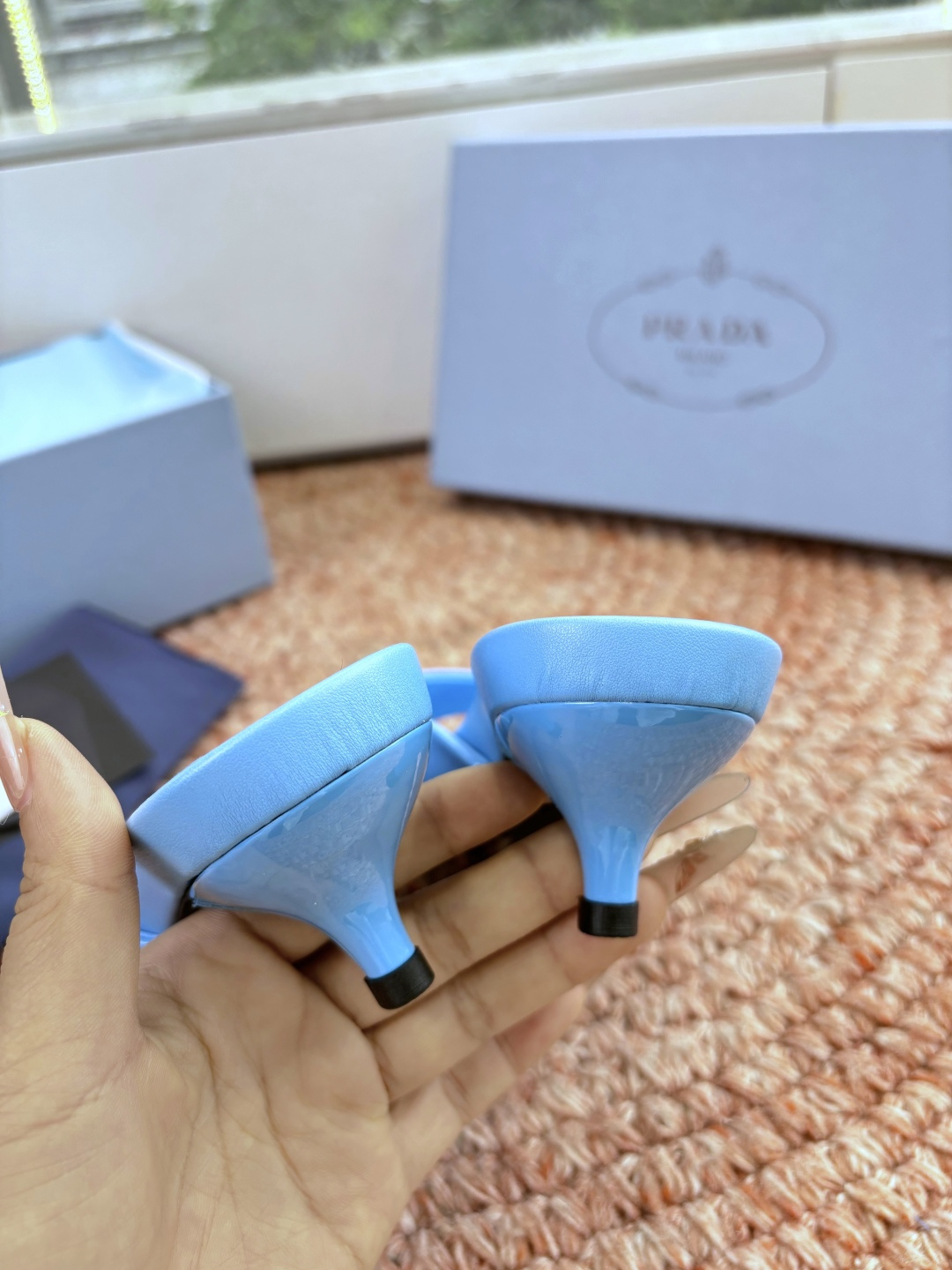 🌾G238所见即所得prada普拉达2026最新款沙滩凉鞋拖鞋让整双鞋轻便舒适 鲜艳色彩 满足不同风格时