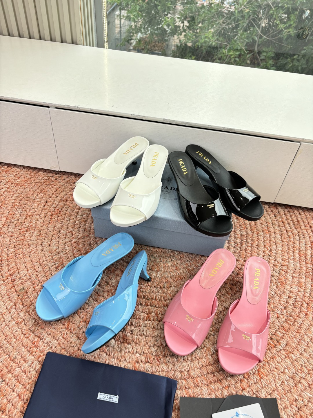 🌾G238所见即所得prada普拉达2026最新款沙滩凉鞋拖鞋让整双鞋轻便舒适 鲜艳色彩 满足不同风格时