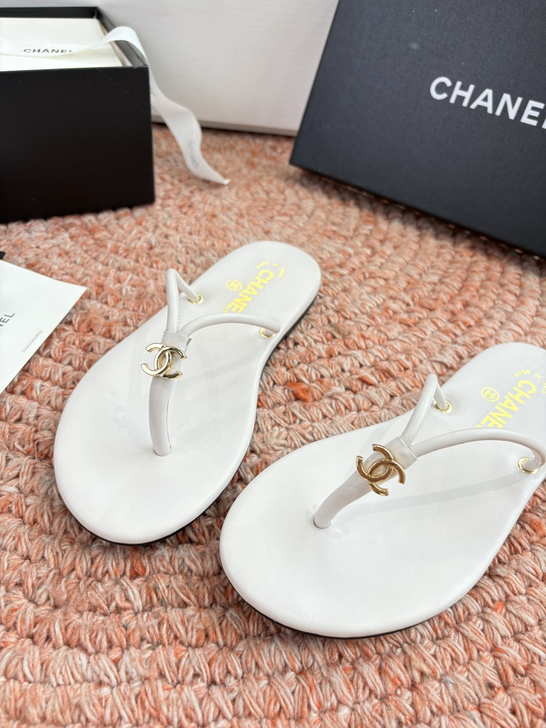 🌾G238😀顶级品质CHANE*｜小香2026走秀款夹脚拖鞋如果说季节有味道春夏应该是香香甜甜的人儿也跟