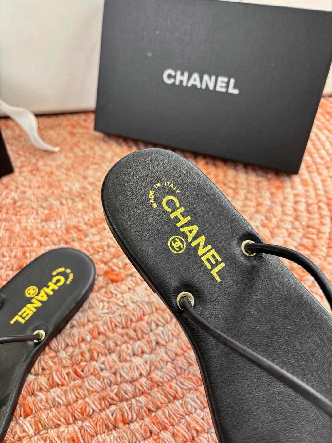 🌾G238😀顶级品质CHANE*｜小香2026走秀款夹脚拖鞋如果说季节有味道春夏应该是香香甜甜的人儿也跟