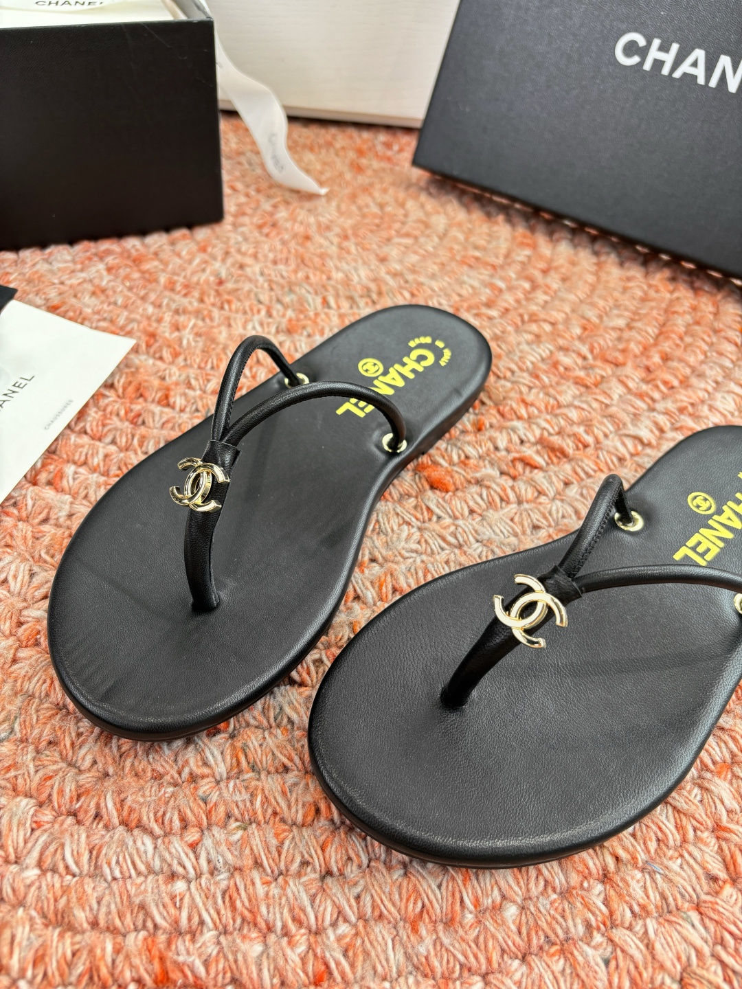 🌾G238😀顶级品质CHANE*｜小香2026走秀款夹脚拖鞋如果说季节有味道春夏应该是香香甜甜的人儿也跟
