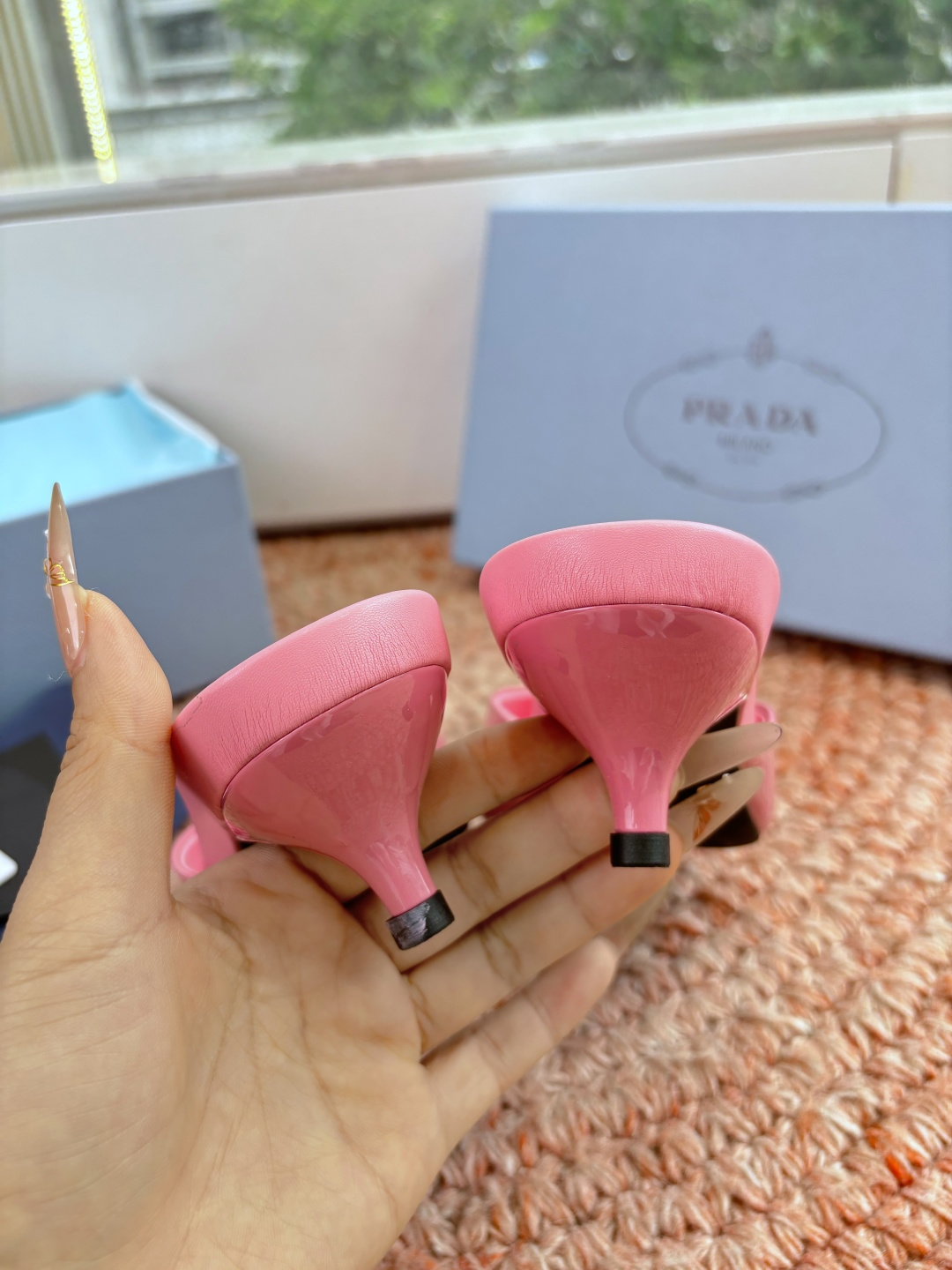 🌾G238所见即所得prada普拉达2026最新款沙滩凉鞋拖鞋让整双鞋轻便舒适 鲜艳色彩 满足不同风格时