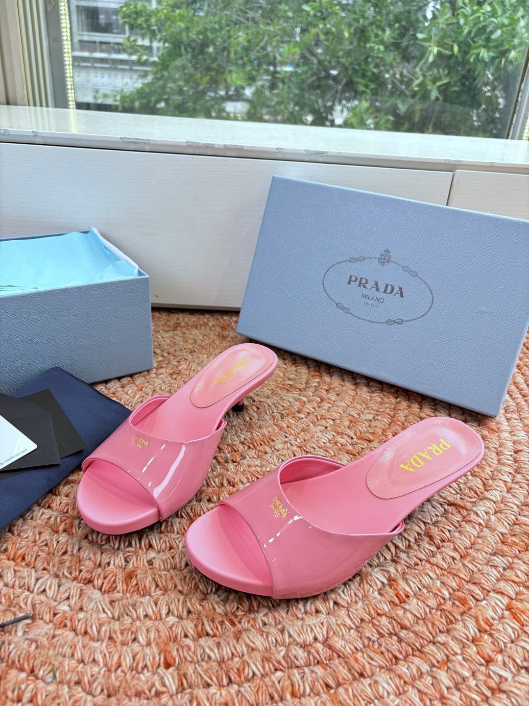 🌾G238所见即所得prada普拉达2026最新款沙滩凉鞋拖鞋让整双鞋轻便舒适 鲜艳色彩 满足不同风格时