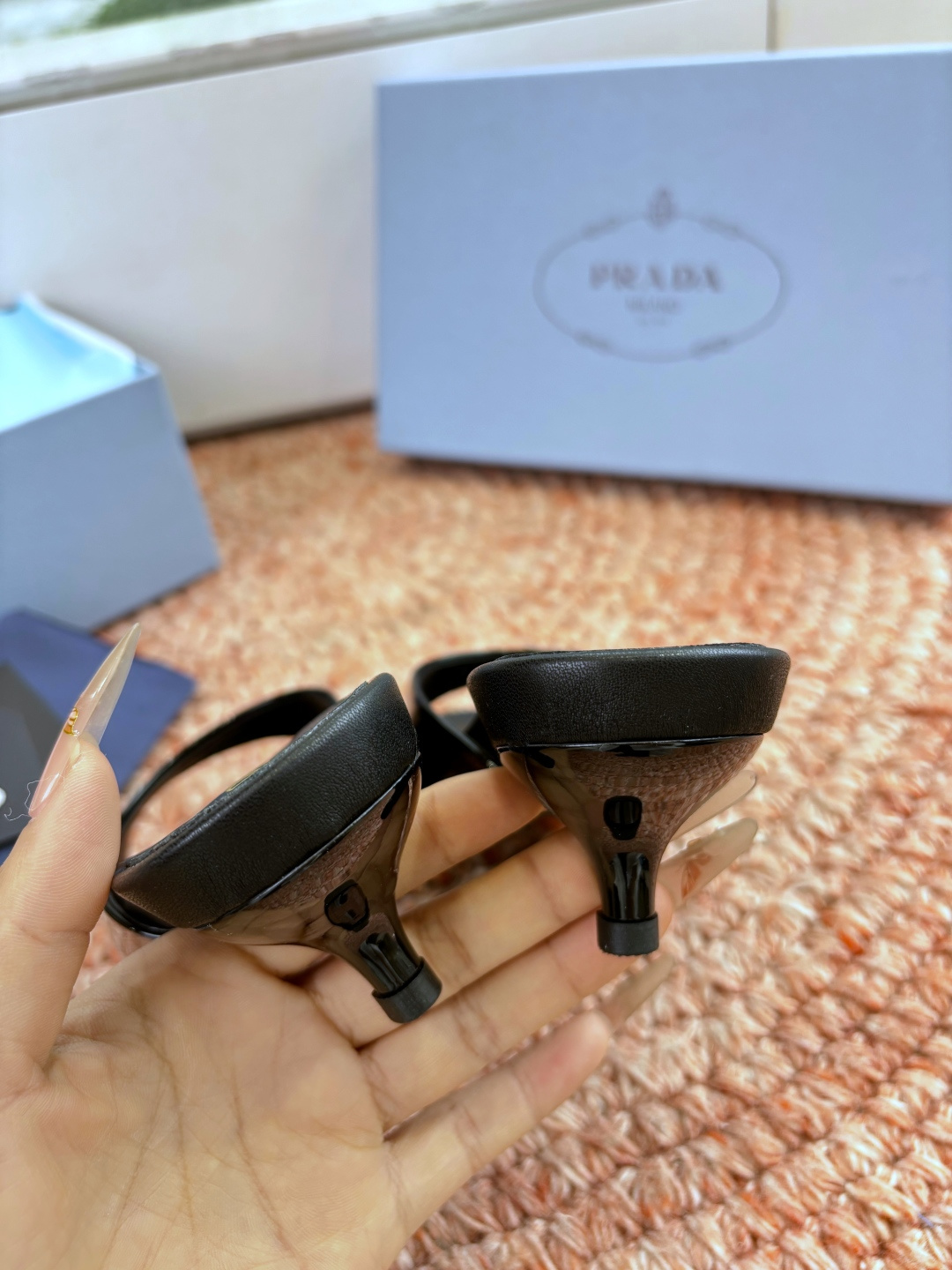 🌾G238所见即所得prada普拉达2026最新款沙滩凉鞋拖鞋让整双鞋轻便舒适 鲜艳色彩 满足不同风格时