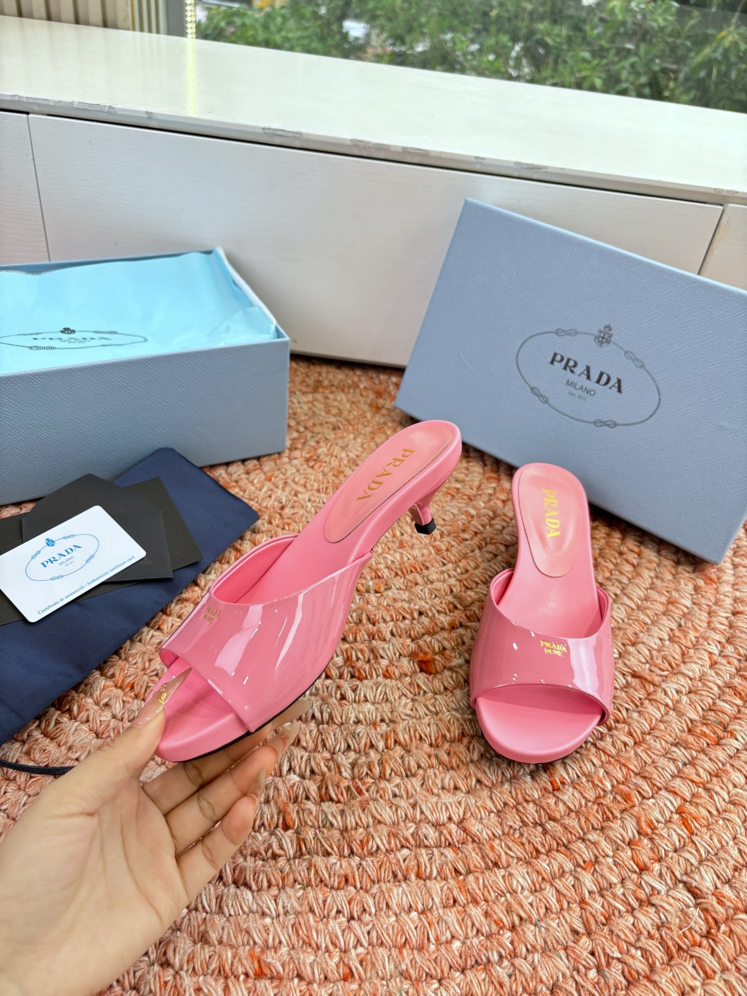 🌾G238所见即所得prada普拉达2026最新款沙滩凉鞋拖鞋让整双鞋轻便舒适 鲜艳色彩 满足不同风格时