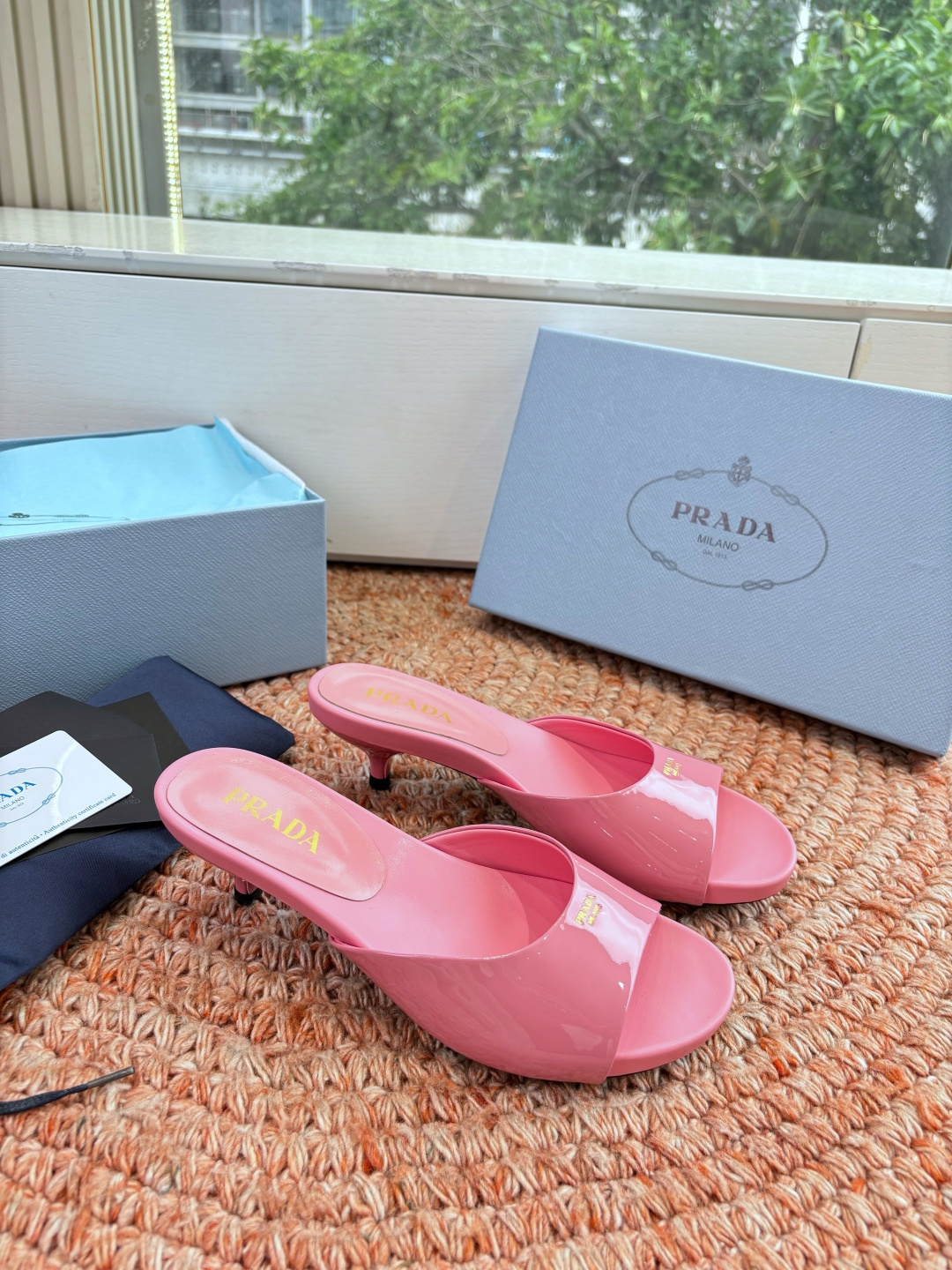 🌾G238所见即所得prada普拉达2026最新款沙滩凉鞋拖鞋让整双鞋轻便舒适 鲜艳色彩 满足不同风格时