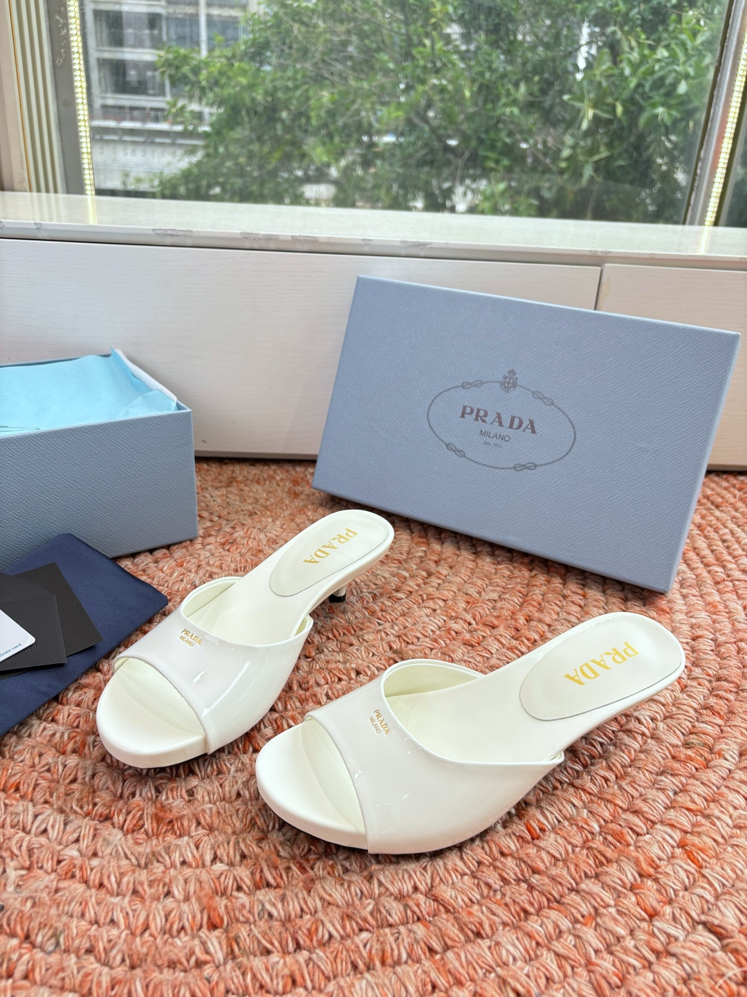 🌾G238所见即所得prada普拉达2026最新款沙滩凉鞋拖鞋让整双鞋轻便舒适 鲜艳色彩 满足不同风格时