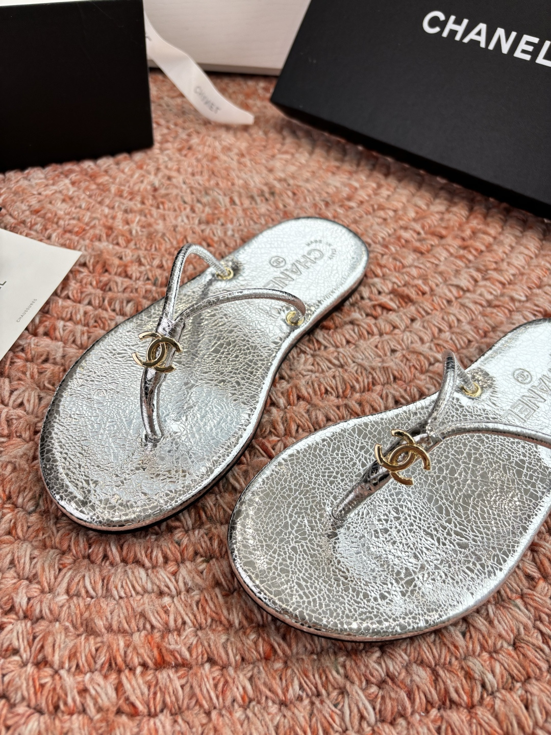 🌾G238😀顶级品质CHANE*｜小香2026走秀款夹脚拖鞋如果说季节有味道春夏应该是香香甜甜的人儿也跟