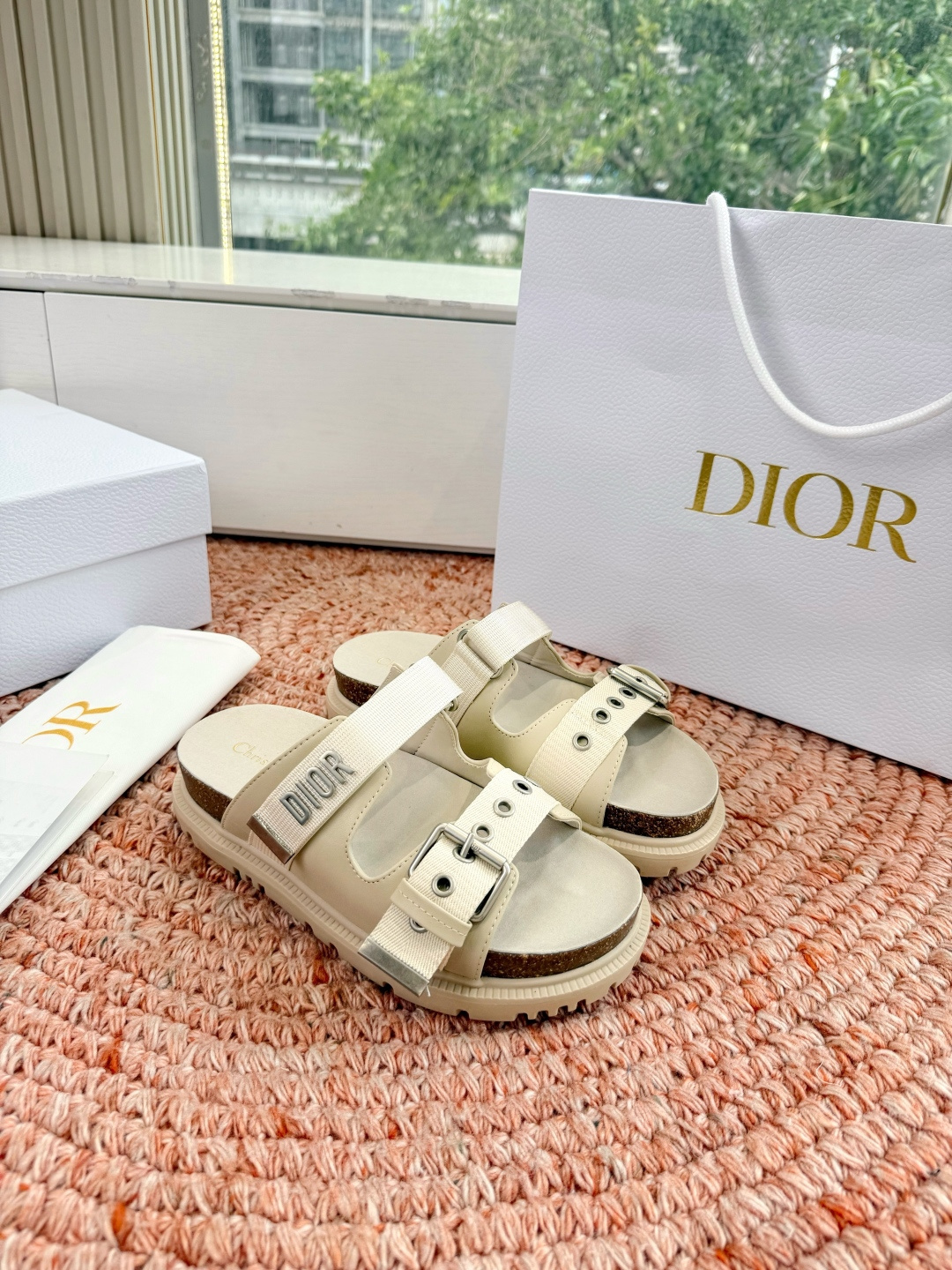 🌾代购级G133𝐃𝐢𝐎𝐑 迪奥2026早春新款凉鞋一眼就想要的凉鞋简单大方‘低调奢华！配上醒目的Chan