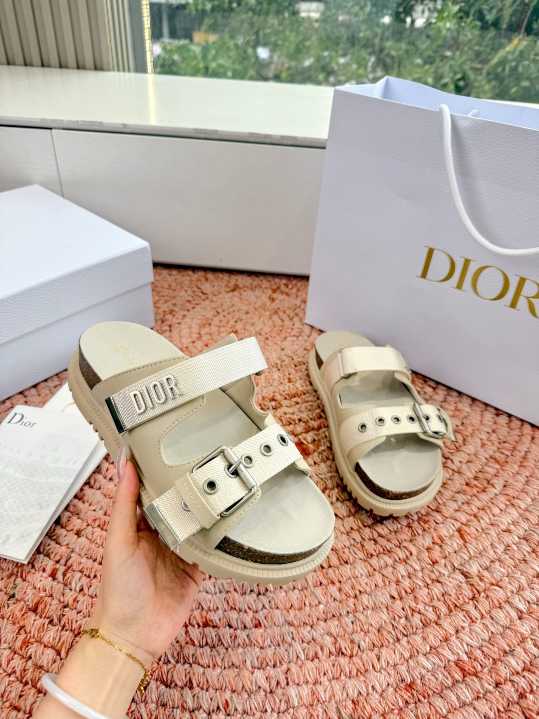 🌾代购级G133𝐃𝐢𝐎𝐑 迪奥2026早春新款凉鞋一眼就想要的凉鞋简单大方‘低调奢华！配上醒目的Chan