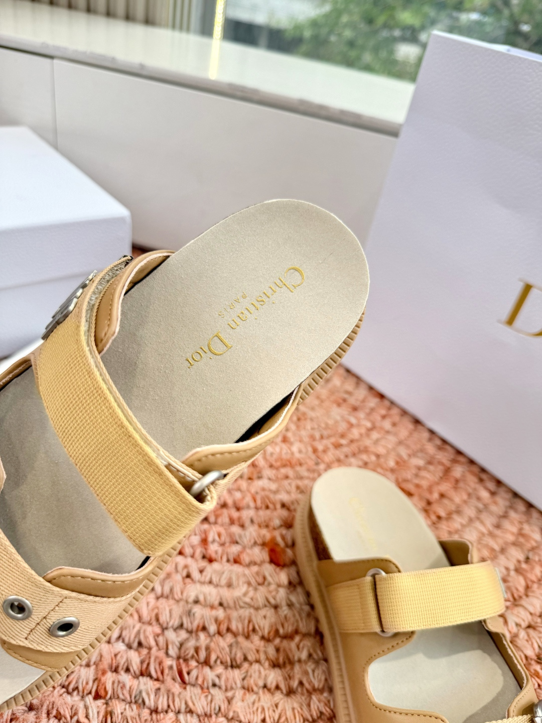 🌾代购级G133𝐃𝐢𝐎𝐑 迪奥2026早春新款凉鞋一眼就想要的凉鞋简单大方‘低调奢华！配上醒目的Chan