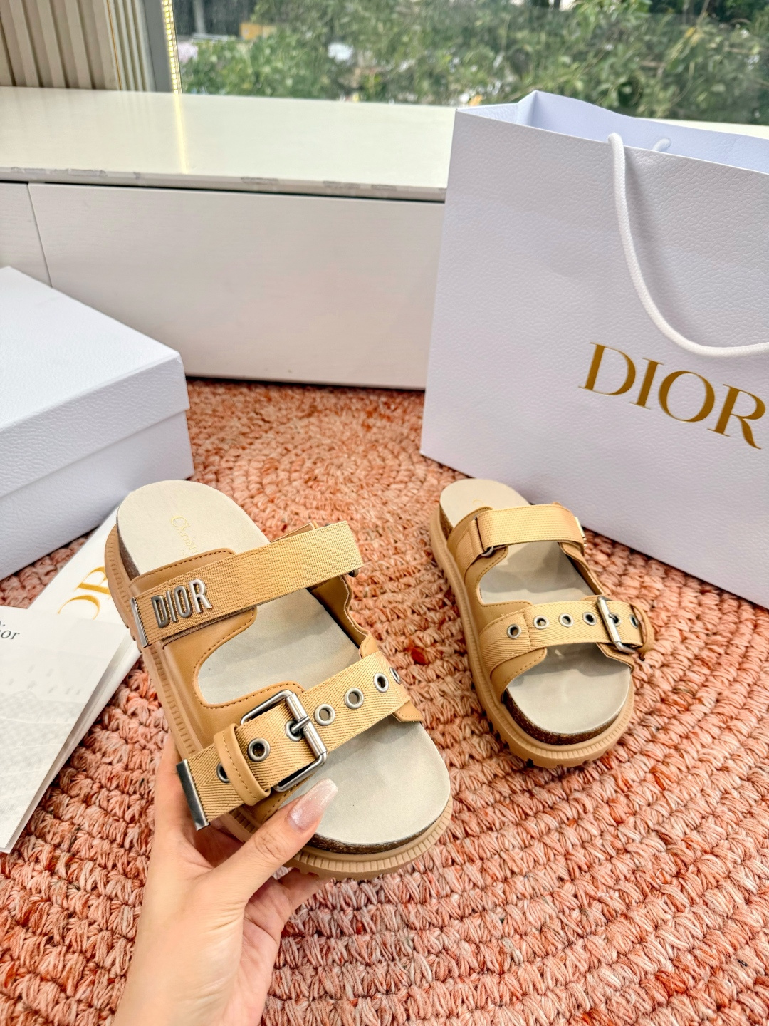 🌾代购级G133𝐃𝐢𝐎𝐑 迪奥2026早春新款凉鞋一眼就想要的凉鞋简单大方‘低调奢华！配上醒目的Chan