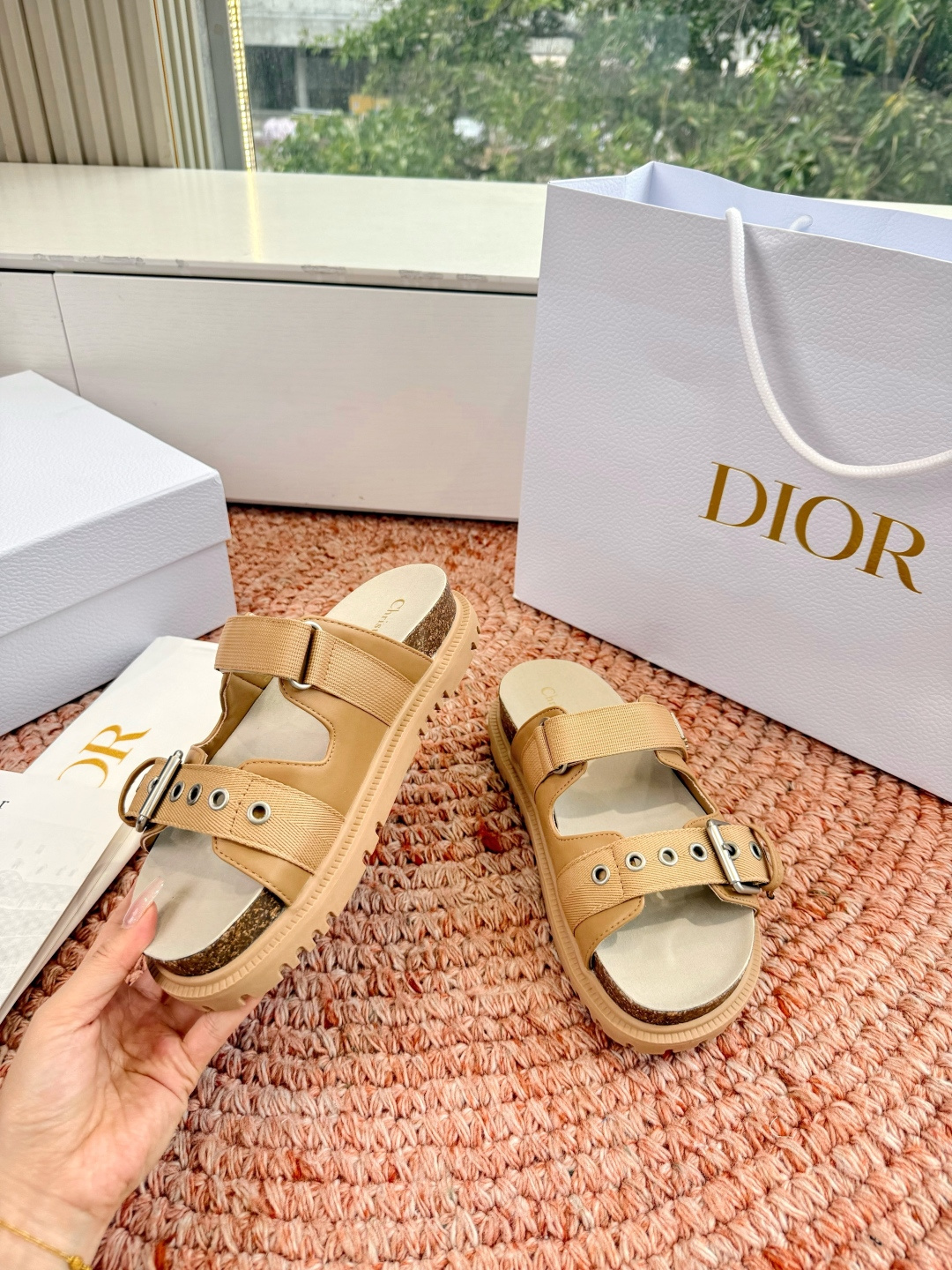 🌾代购级G133𝐃𝐢𝐎𝐑 迪奥2026早春新款凉鞋一眼就想要的凉鞋简单大方‘低调奢华！配上醒目的Chan