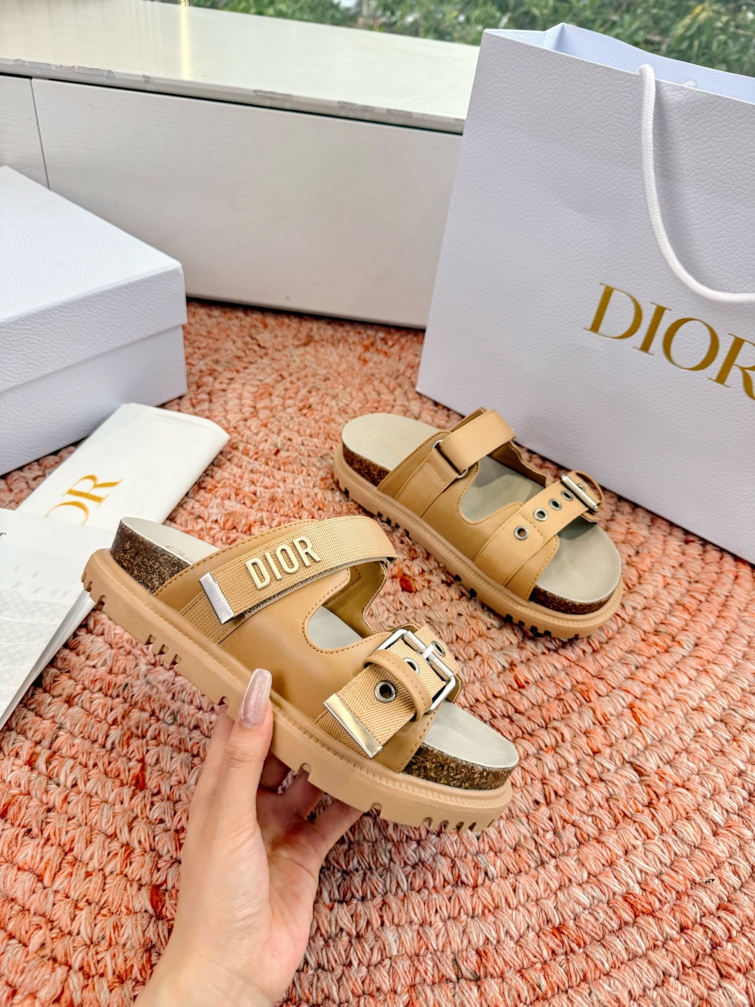 🌾代购级G133𝐃𝐢𝐎𝐑 迪奥2026早春新款凉鞋一眼就想要的凉鞋简单大方‘低调奢华！配上醒目的Chan