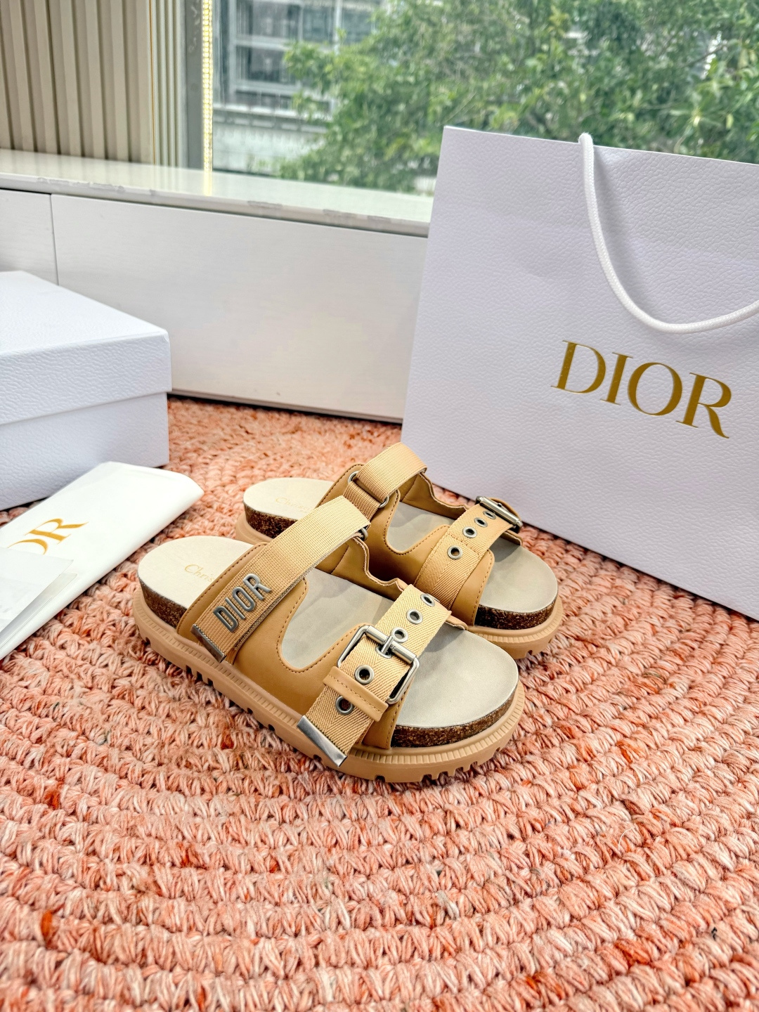 🌾代购级G133𝐃𝐢𝐎𝐑 迪奥2026早春新款凉鞋一眼就想要的凉鞋简单大方‘低调奢华！配上醒目的Chan