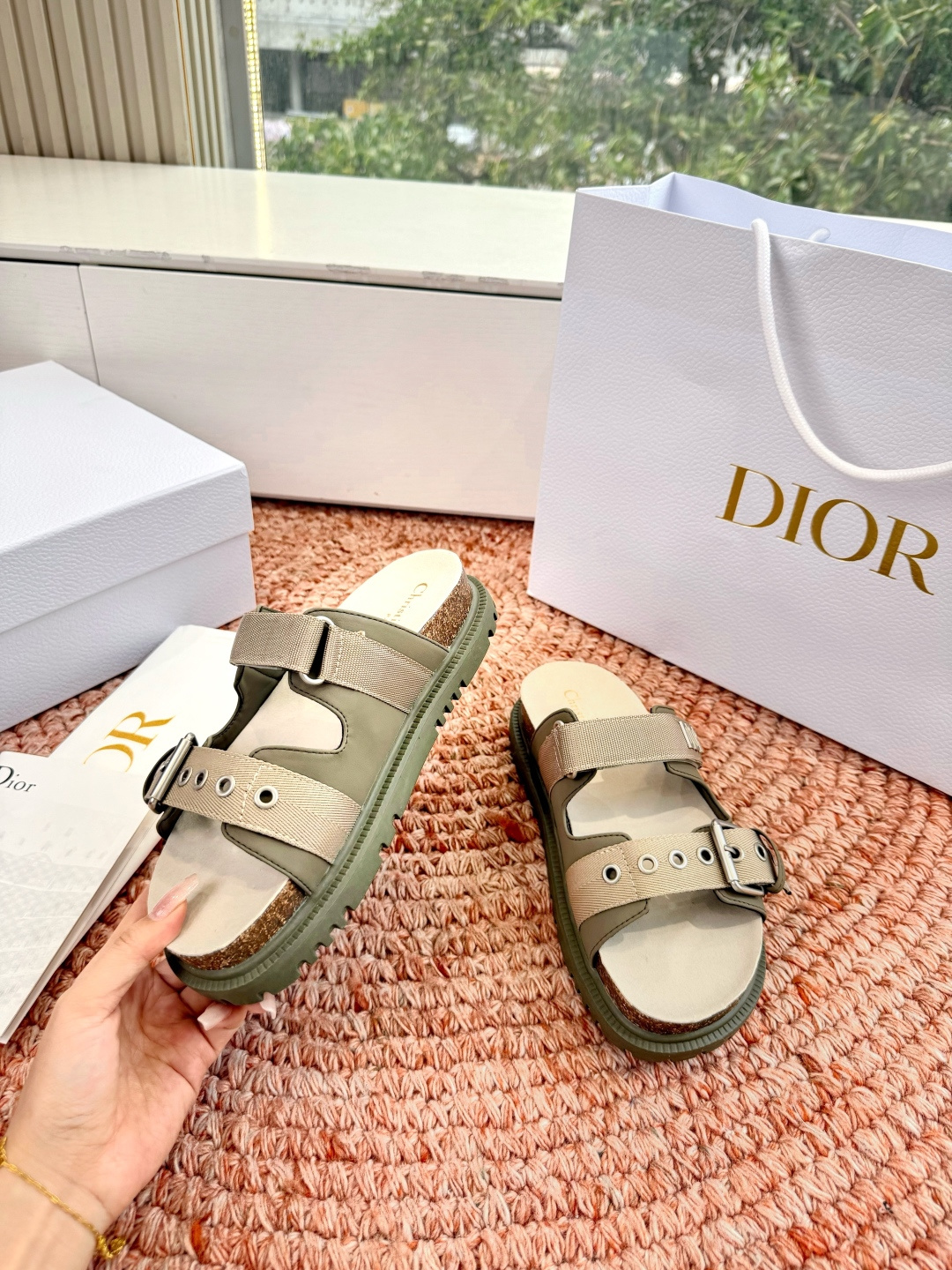 🌾代购级G133𝐃𝐢𝐎𝐑 迪奥2026早春新款凉鞋一眼就想要的凉鞋简单大方‘低调奢华！配上醒目的Chan