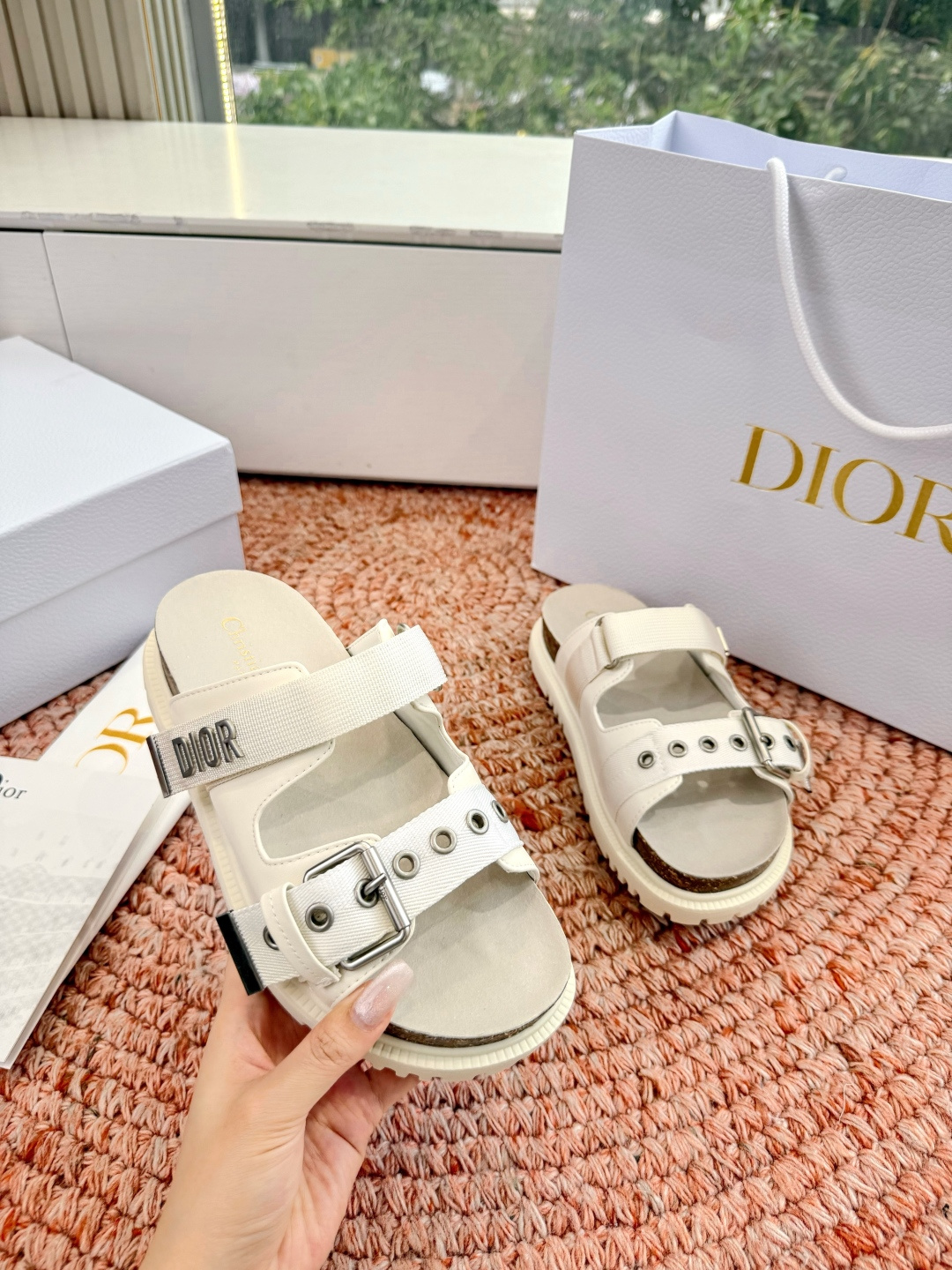🌾代购级G133𝐃𝐢𝐎𝐑 迪奥2026早春新款凉鞋一眼就想要的凉鞋简单大方‘低调奢华！配上醒目的Chan
