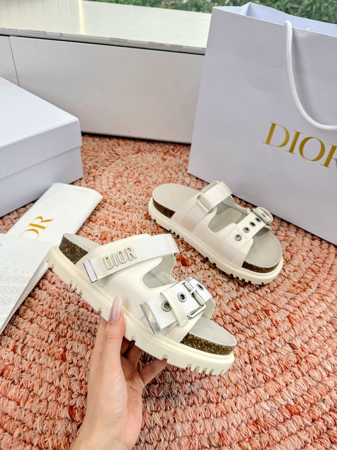 🌾代购级G133𝐃𝐢𝐎𝐑 迪奥2026早春新款凉鞋一眼就想要的凉鞋简单大方‘低调奢华！配上醒目的Chan