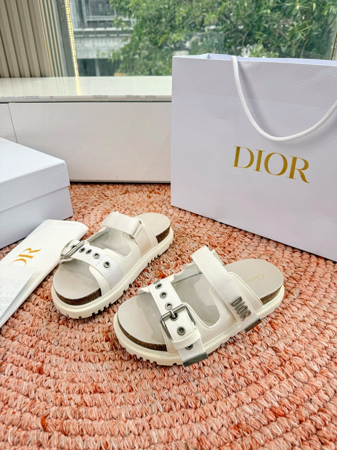 🌾代购级G133𝐃𝐢𝐎𝐑 迪奥2026早春新款凉鞋一眼就想要的凉鞋简单大方‘低调奢华！配上醒目的Chan
