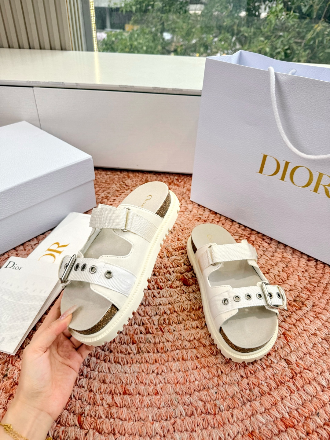 🌾代购级G133𝐃𝐢𝐎𝐑 迪奥2026早春新款凉鞋一眼就想要的凉鞋简单大方‘低调奢华！配上醒目的Chan