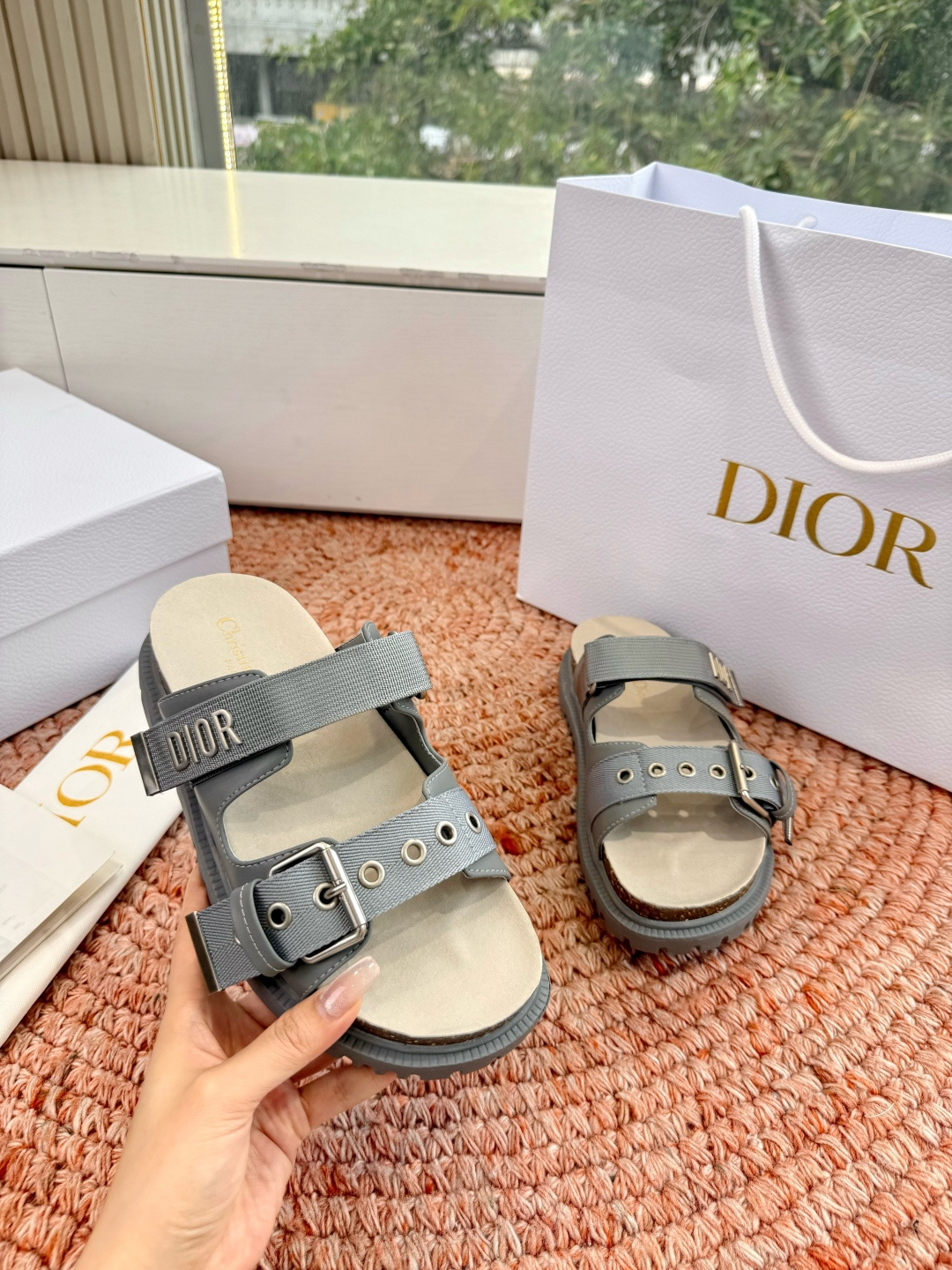 🌾代购级G133𝐃𝐢𝐎𝐑 迪奥2026早春新款凉鞋一眼就想要的凉鞋简单大方‘低调奢华！配上醒目的Chan