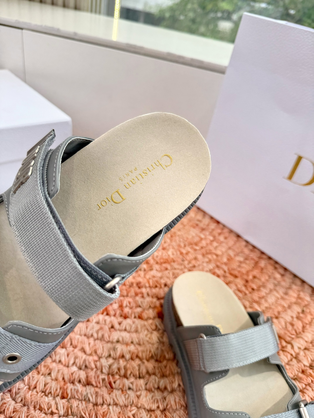 🌾代购级G133𝐃𝐢𝐎𝐑 迪奥2026早春新款凉鞋一眼就想要的凉鞋简单大方‘低调奢华！配上醒目的Chan