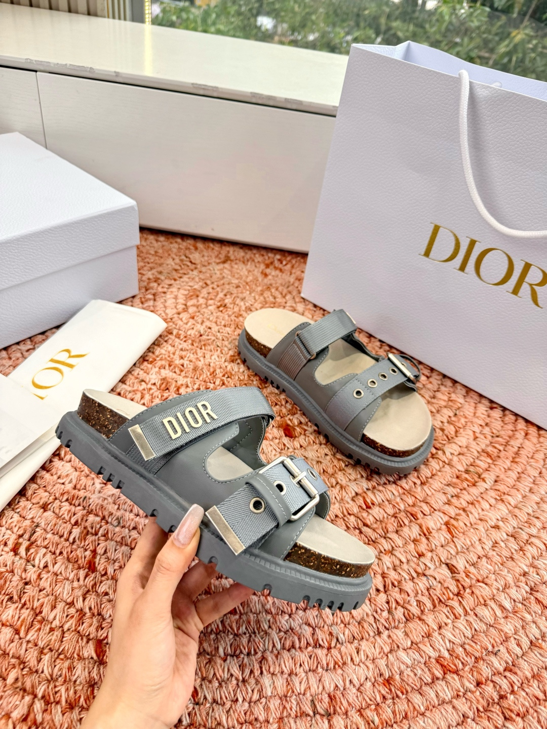 🌾代购级G133𝐃𝐢𝐎𝐑 迪奥2026早春新款凉鞋一眼就想要的凉鞋简单大方‘低调奢华！配上醒目的Chan