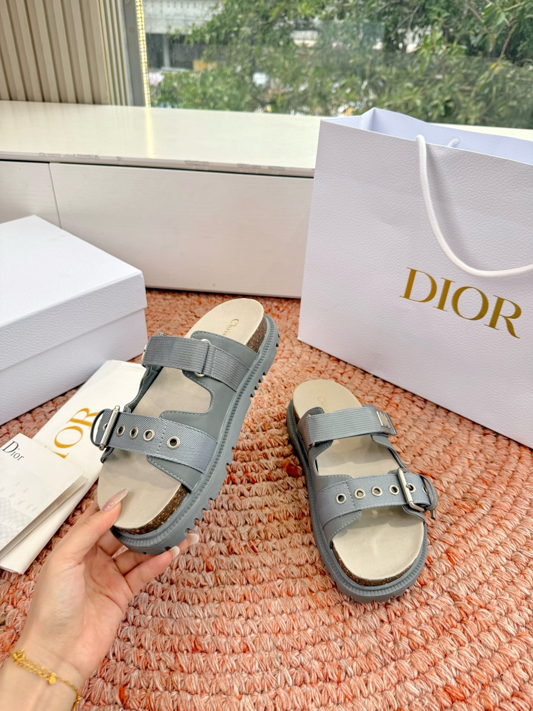 🌾代购级G133𝐃𝐢𝐎𝐑 迪奥2026早春新款凉鞋一眼就想要的凉鞋简单大方‘低调奢华！配上醒目的Chan