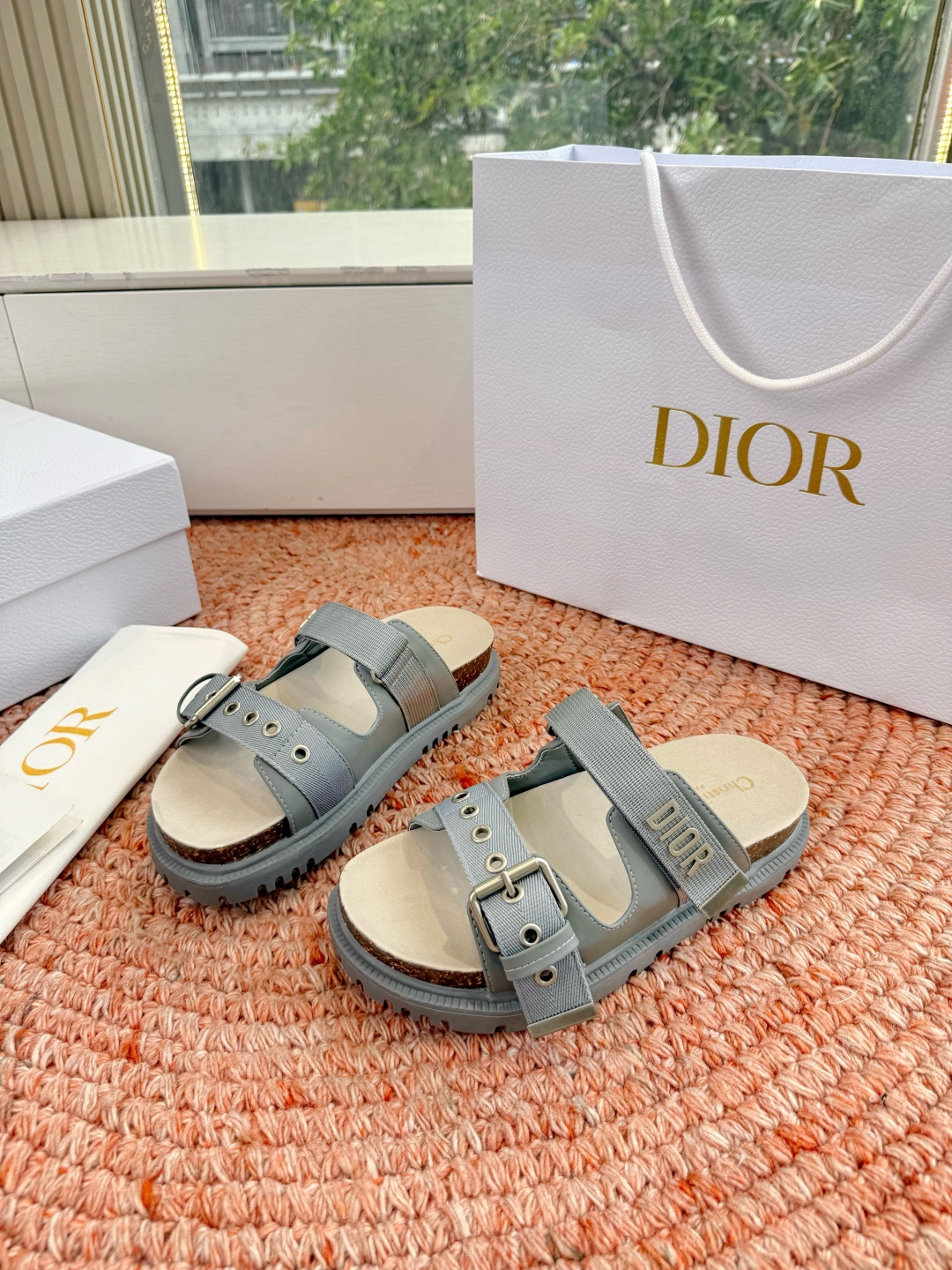 🌾代购级G133𝐃𝐢𝐎𝐑 迪奥2026早春新款凉鞋一眼就想要的凉鞋简单大方‘低调奢华！配上醒目的Chan