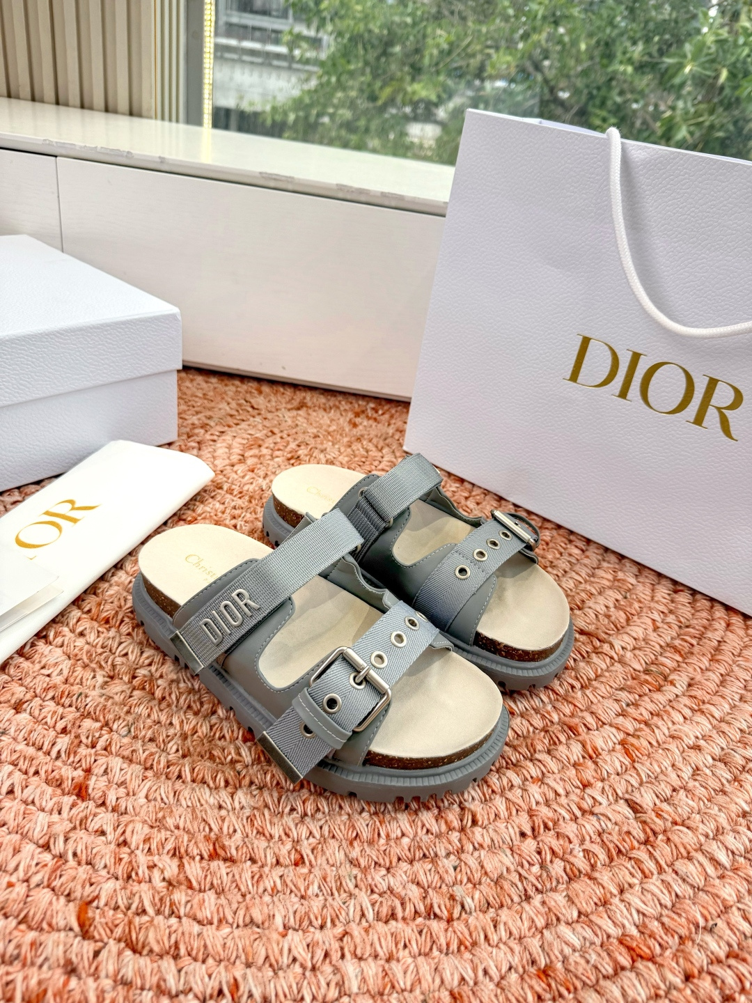 🌾代购级G133𝐃𝐢𝐎𝐑 迪奥2026早春新款凉鞋一眼就想要的凉鞋简单大方‘低调奢华！配上醒目的Chan