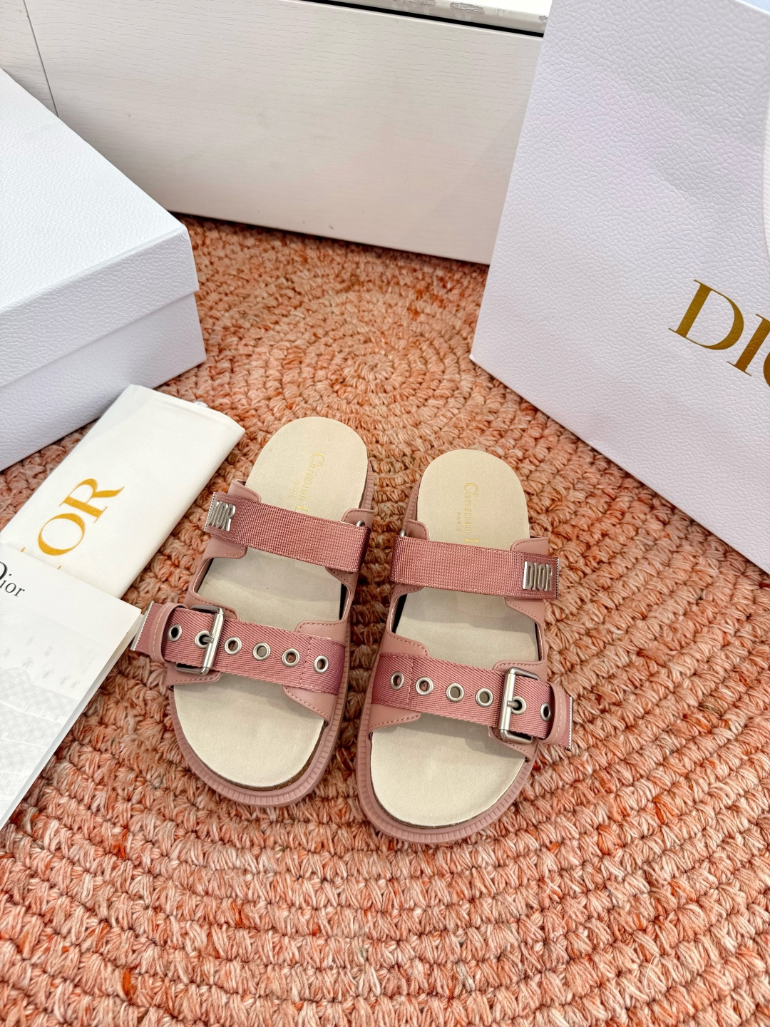 🌾代购级G133𝐃𝐢𝐎𝐑 迪奥2026早春新款凉鞋一眼就想要的凉鞋简单大方‘低调奢华！配上醒目的Chan