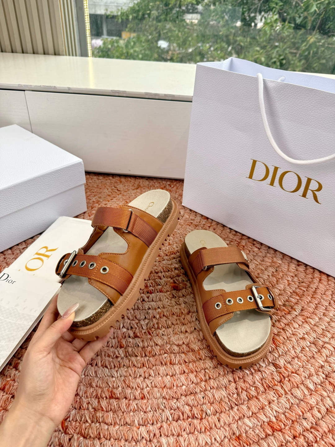 🌾代购级G133𝐃𝐢𝐎𝐑 迪奥2026早春新款凉鞋一眼就想要的凉鞋简单大方‘低调奢华！配上醒目的Chan