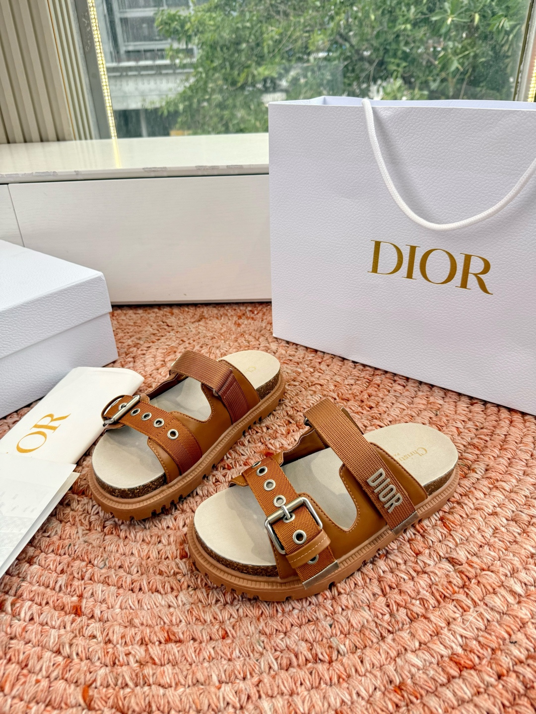 🌾代购级G133𝐃𝐢𝐎𝐑 迪奥2026早春新款凉鞋一眼就想要的凉鞋简单大方‘低调奢华！配上醒目的Chan