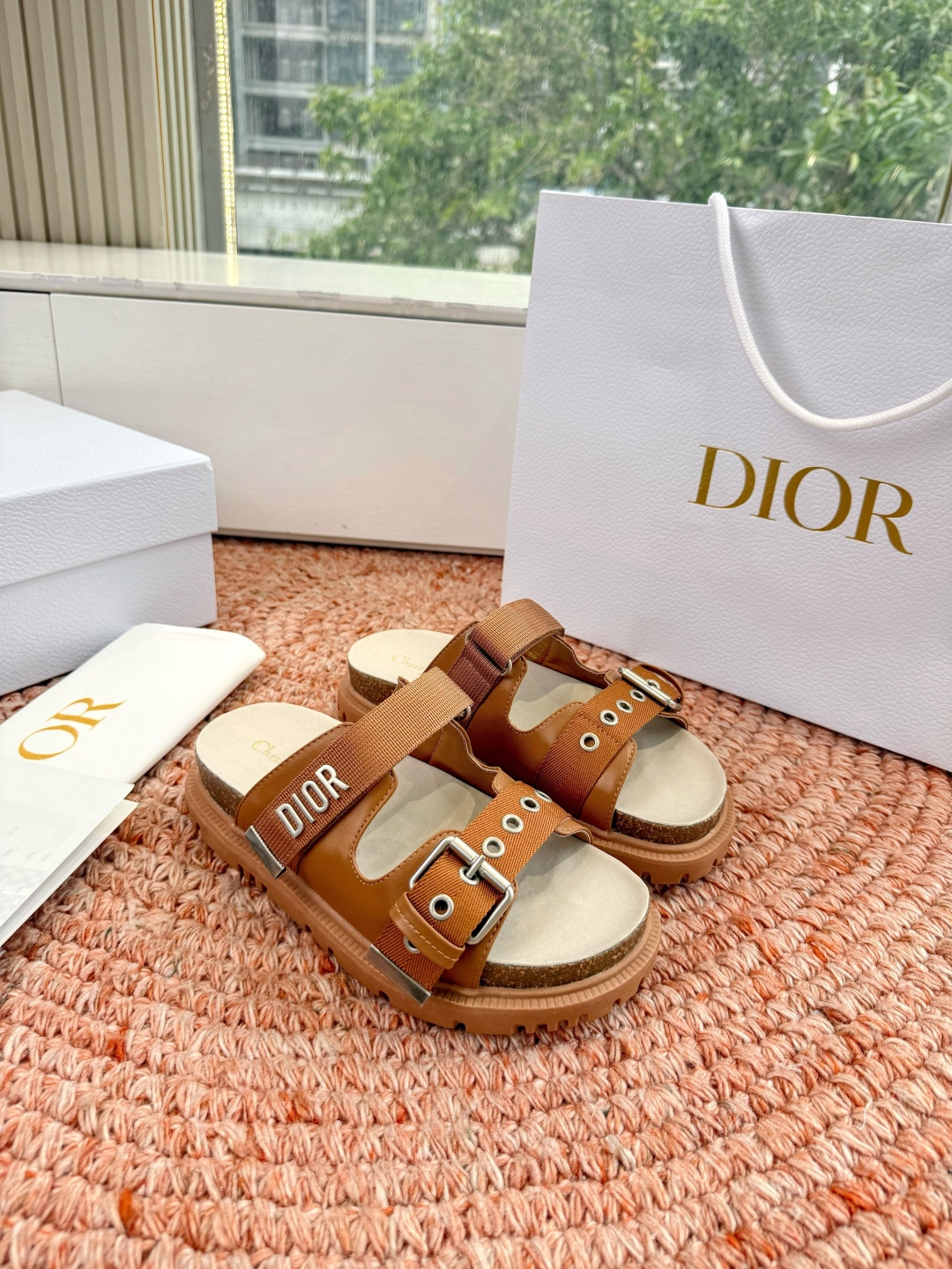 🌾代购级G133𝐃𝐢𝐎𝐑 迪奥2026早春新款凉鞋一眼就想要的凉鞋简单大方‘低调奢华！配上醒目的Chan