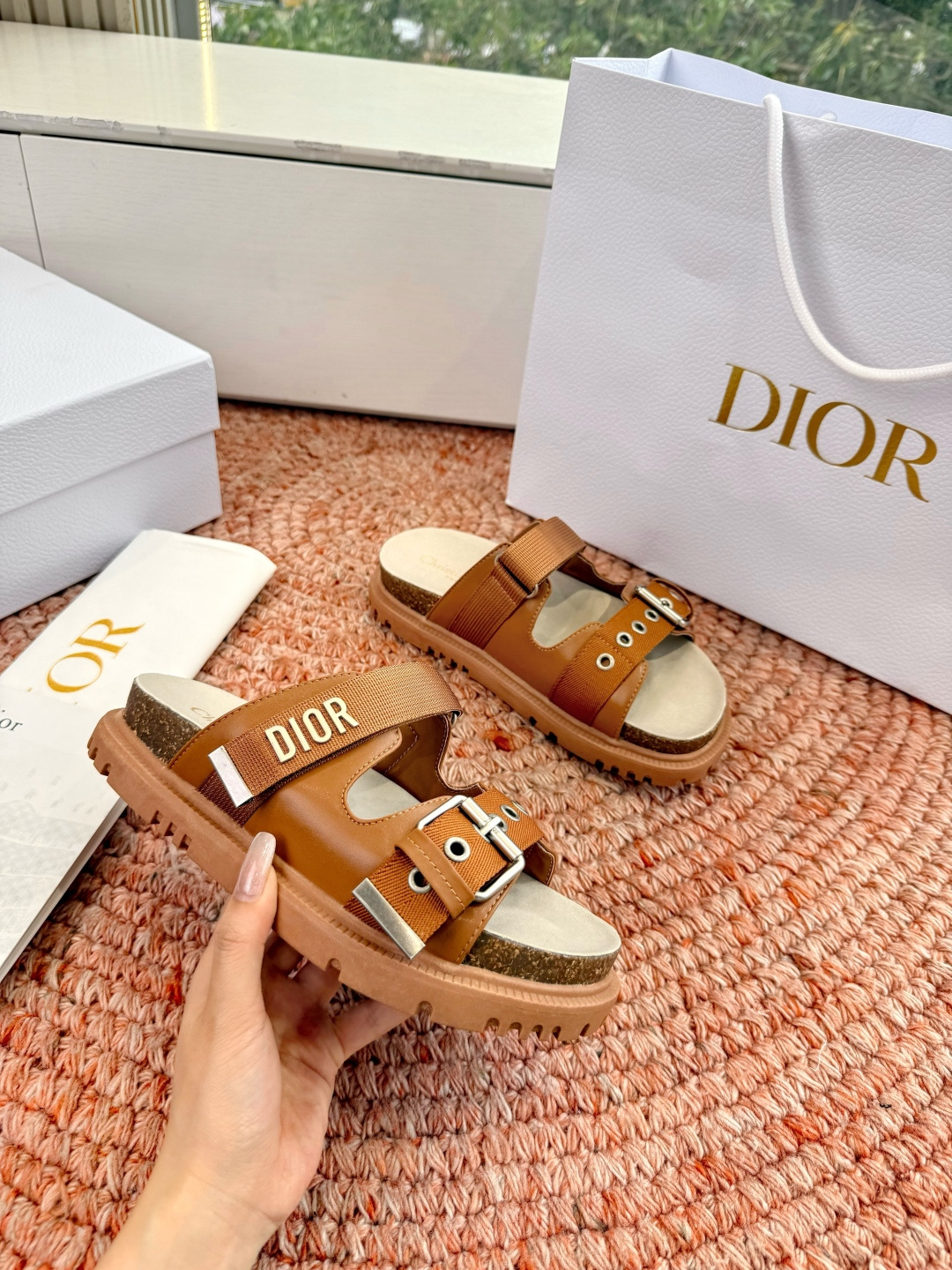 🌾代购级G133𝐃𝐢𝐎𝐑 迪奥2026早春新款凉鞋一眼就想要的凉鞋简单大方‘低调奢华！配上醒目的Chan