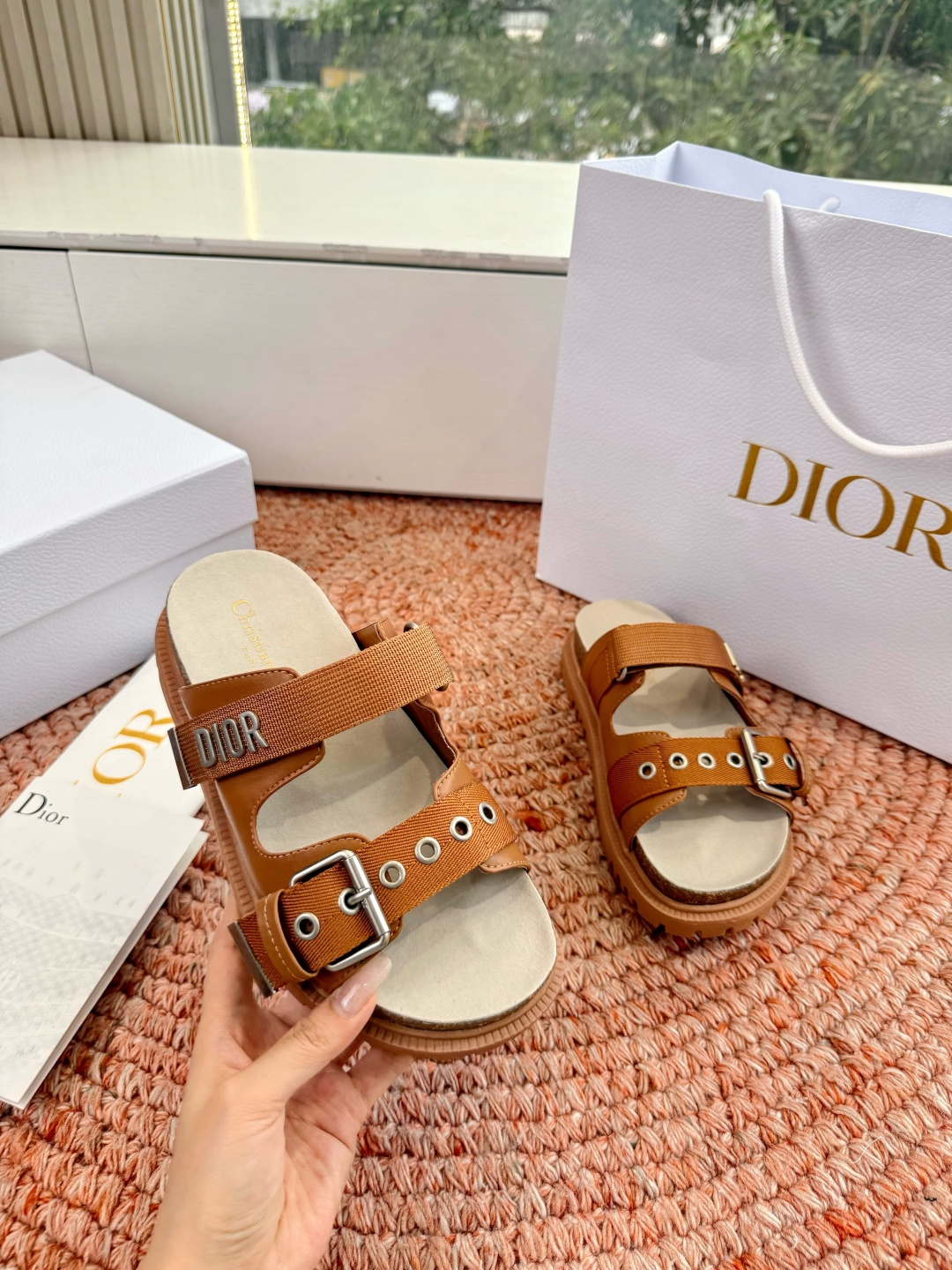 🌾代购级G133𝐃𝐢𝐎𝐑 迪奥2026早春新款凉鞋一眼就想要的凉鞋简单大方‘低调奢华！配上醒目的Chan
