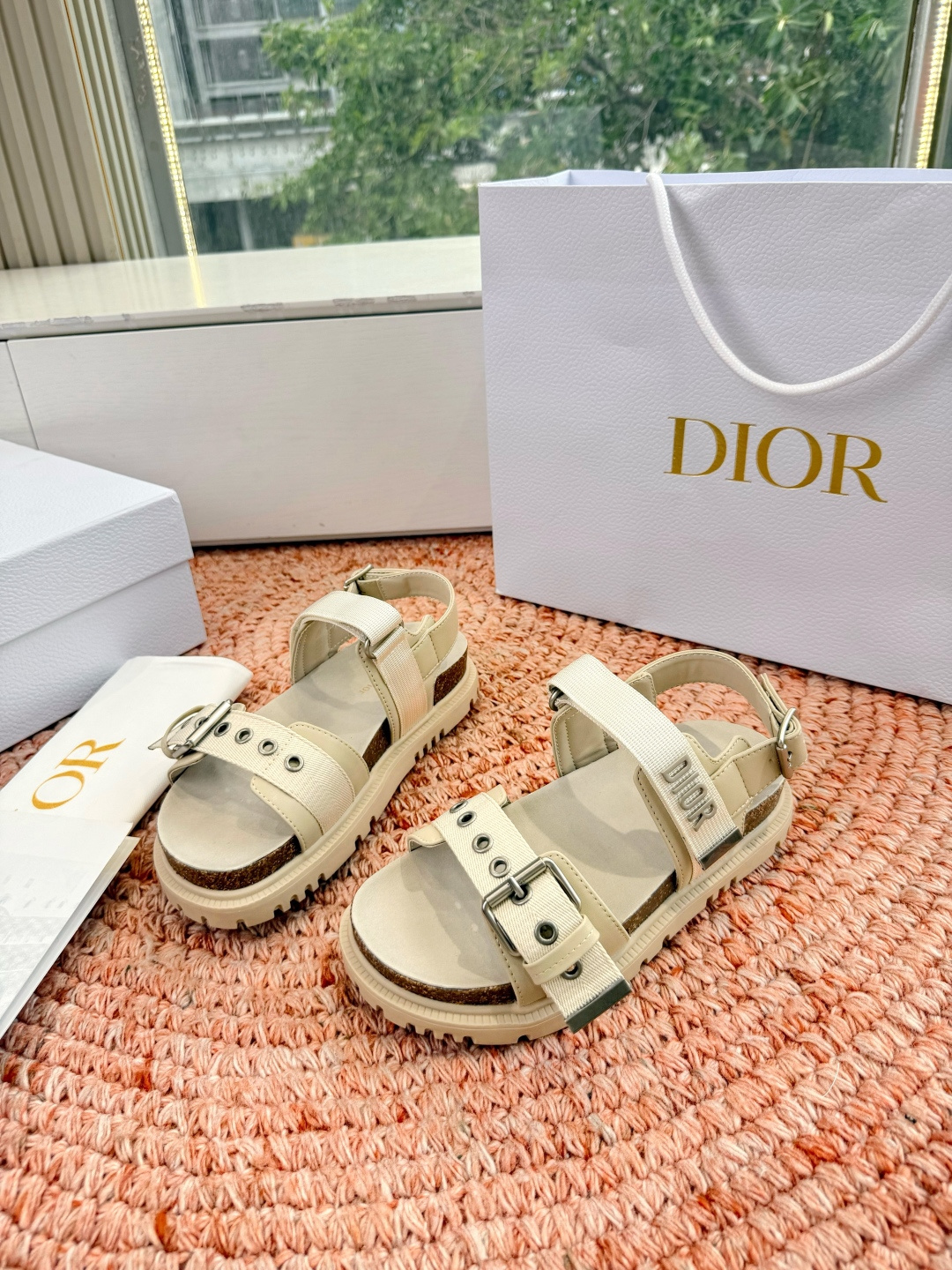 🌾代购级G133𝐃𝐢𝐎𝐑 迪奥2026早春新款凉鞋一眼就想要的凉鞋简单大方‘低调奢华！配上醒目的Chan