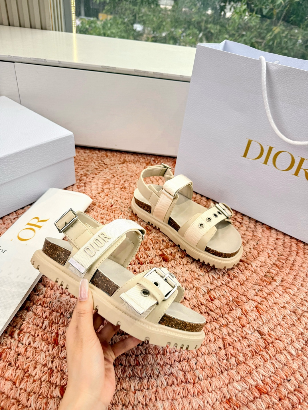 🌾代购级G133𝐃𝐢𝐎𝐑 迪奥2026早春新款凉鞋一眼就想要的凉鞋简单大方‘低调奢华！配上醒目的Chan