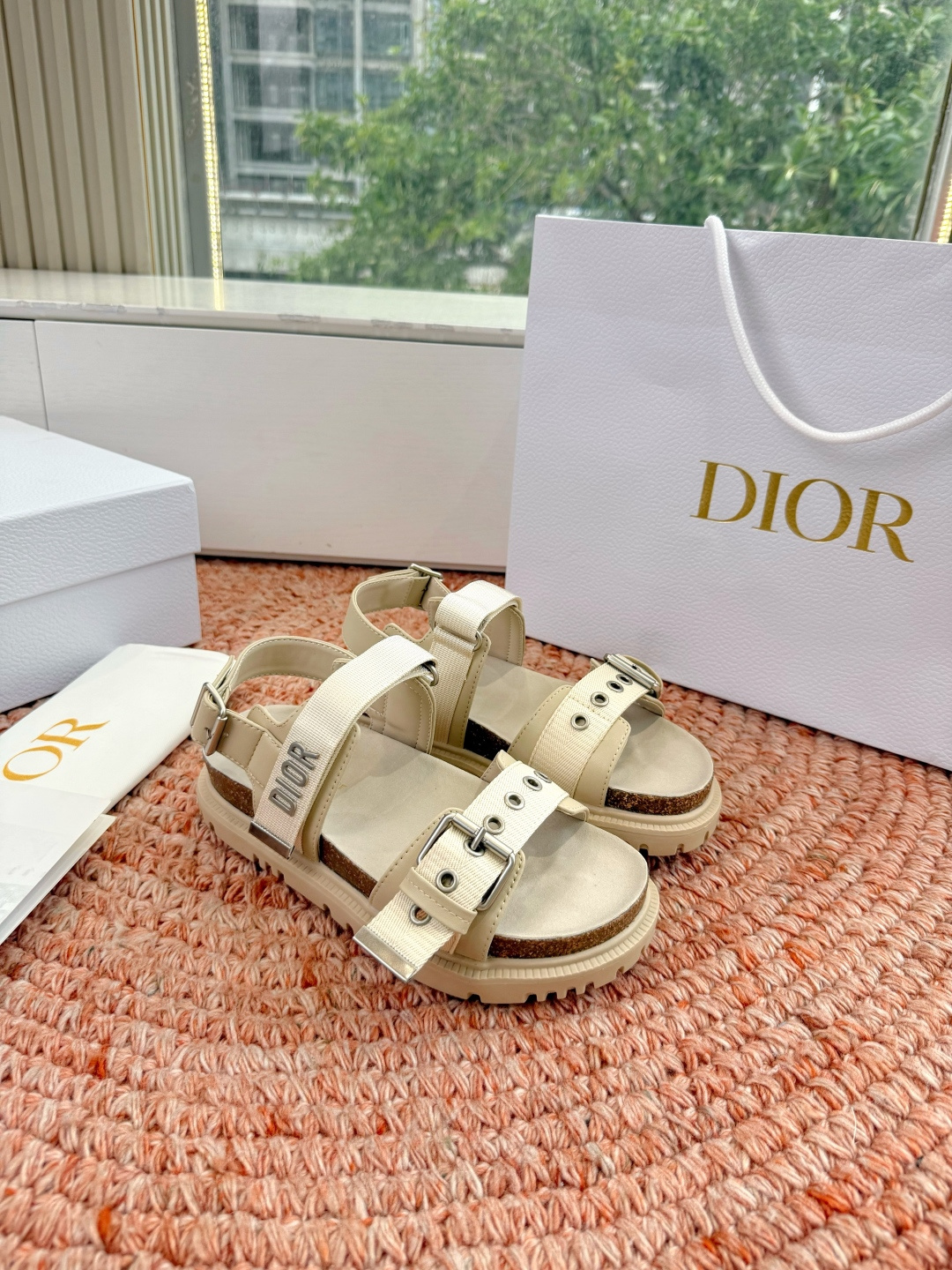 🌾代购级G133𝐃𝐢𝐎𝐑 迪奥2026早春新款凉鞋一眼就想要的凉鞋简单大方‘低调奢华！配上醒目的Chan